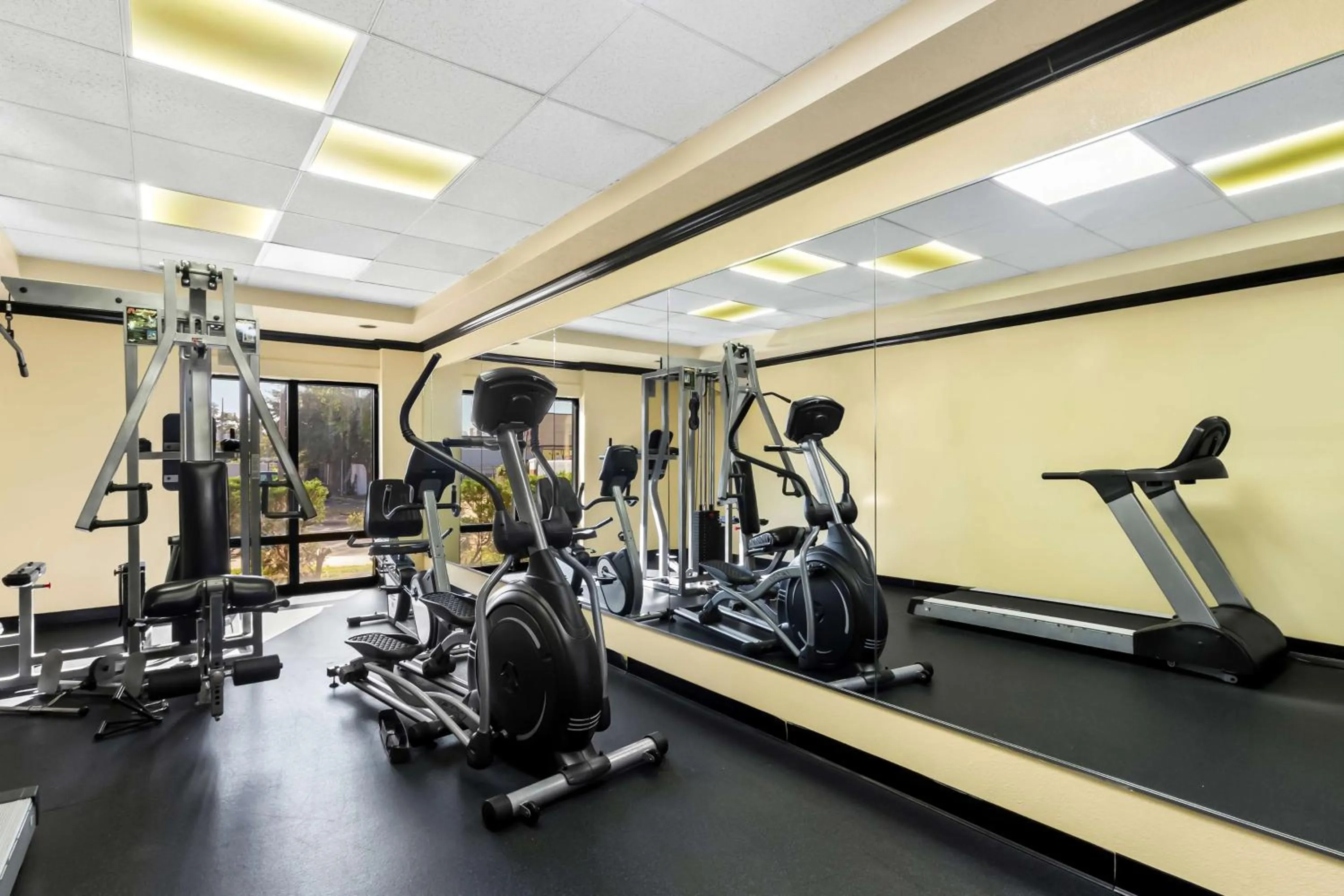 Fitness centre/facilities in Comfort Inn 290/NW