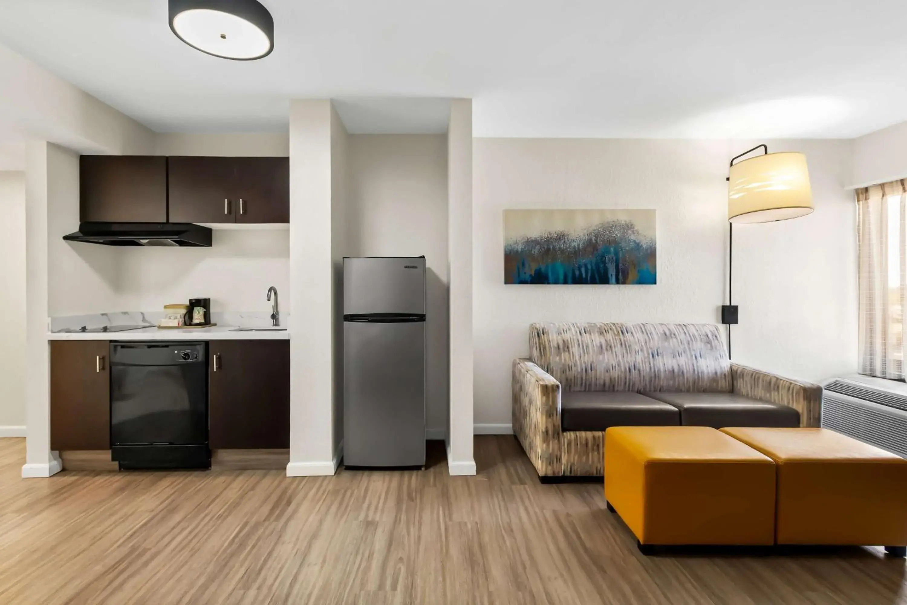 Accessible Executive Queen Suite in Comfort Inn 290/NW Accessible Executive Queen Suite in Comfort Inn 290/NW