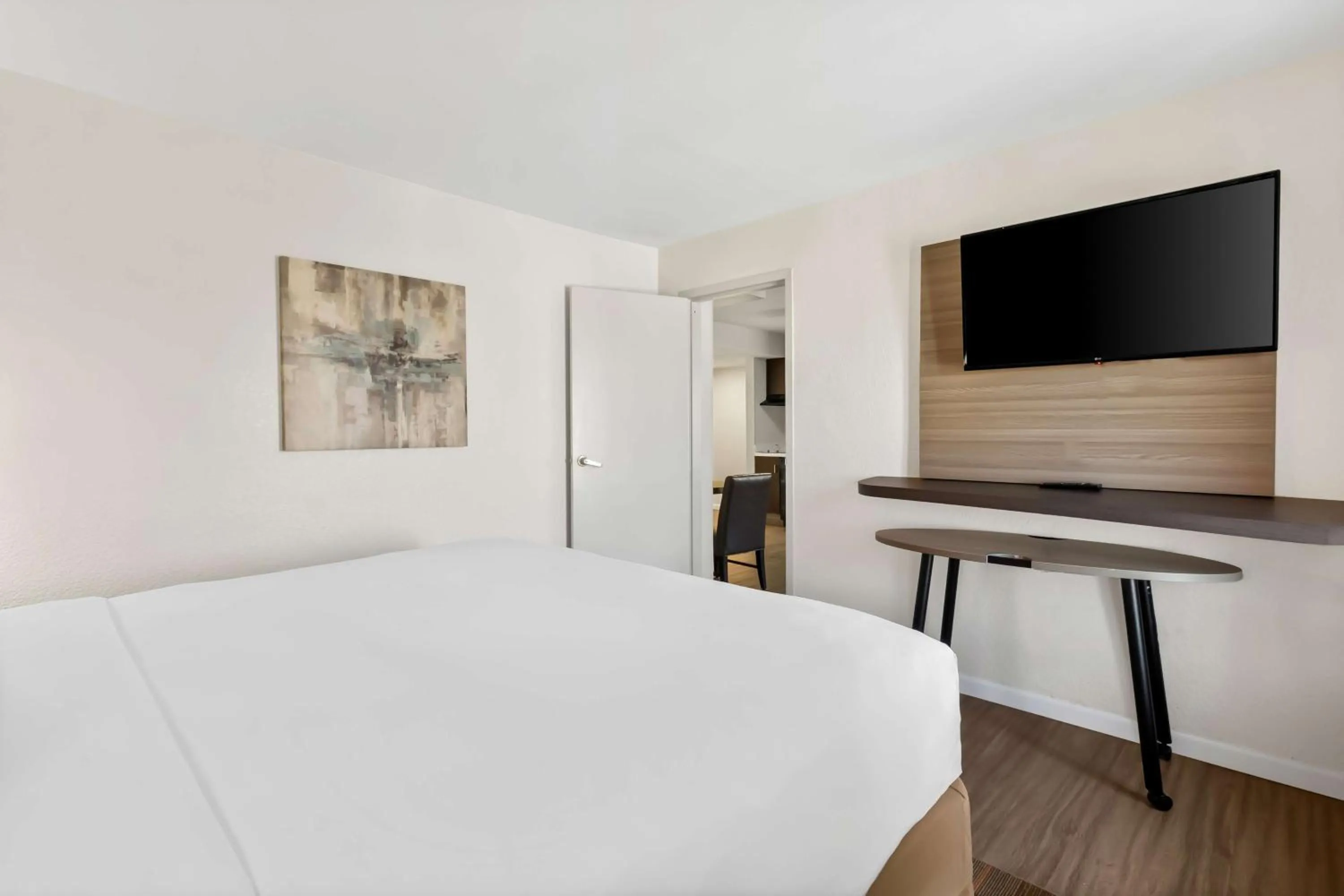 Bedroom, Bed in Comfort Inn 290/NW