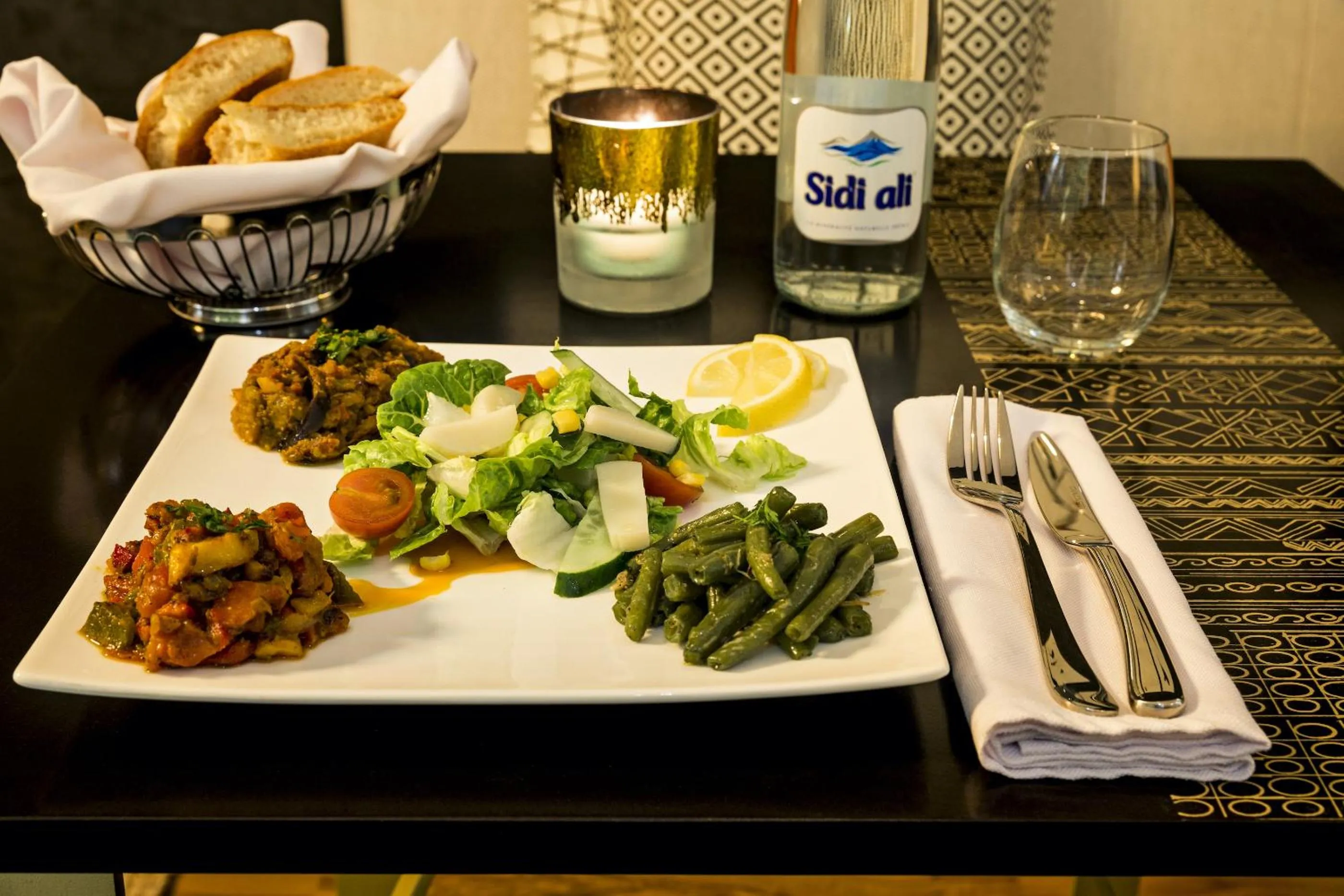 Restaurant/places to eat in Suite Azur Hotel