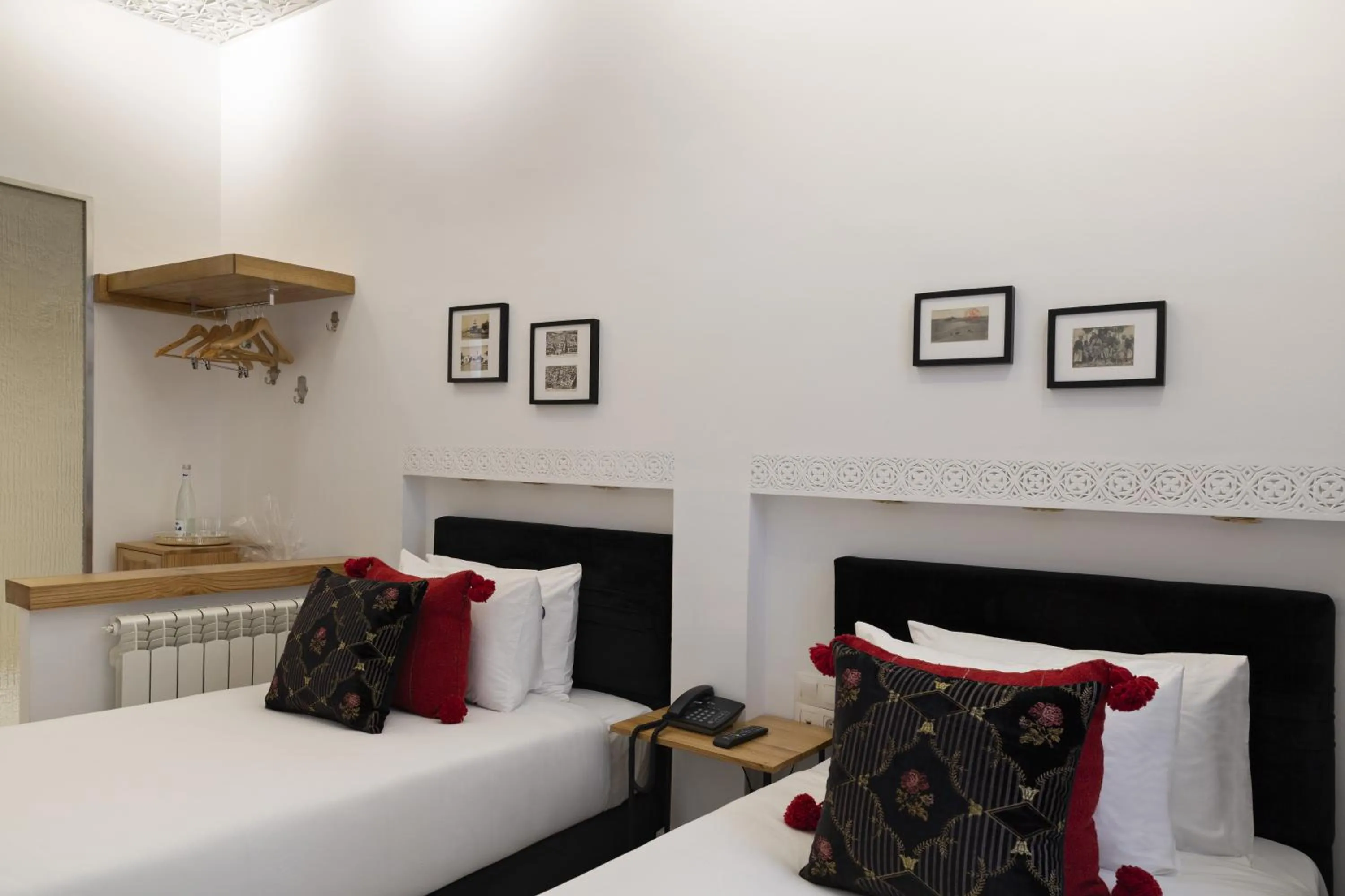 Bed in Suite Azur Hotel