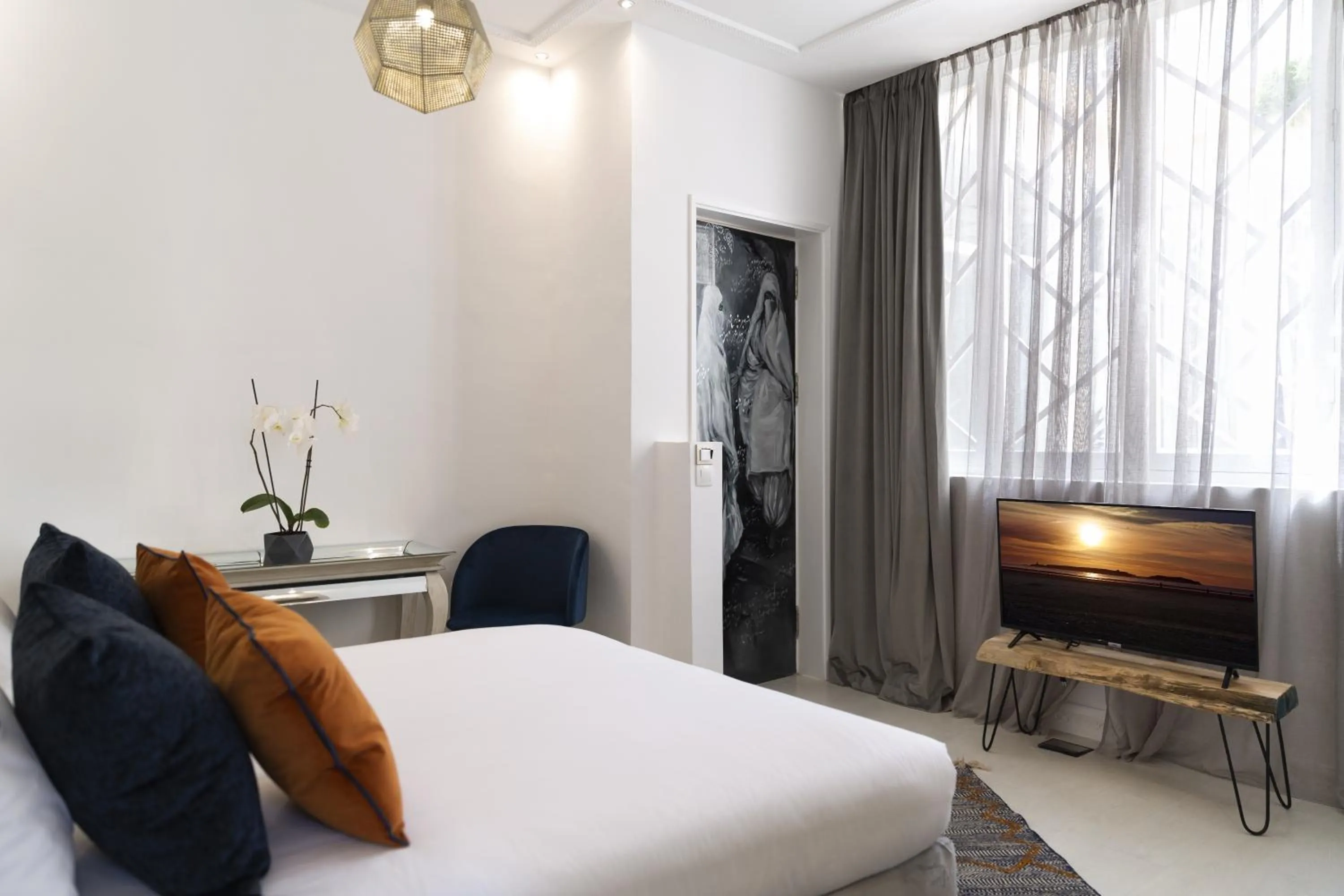 Bed in Suite Azur Hotel