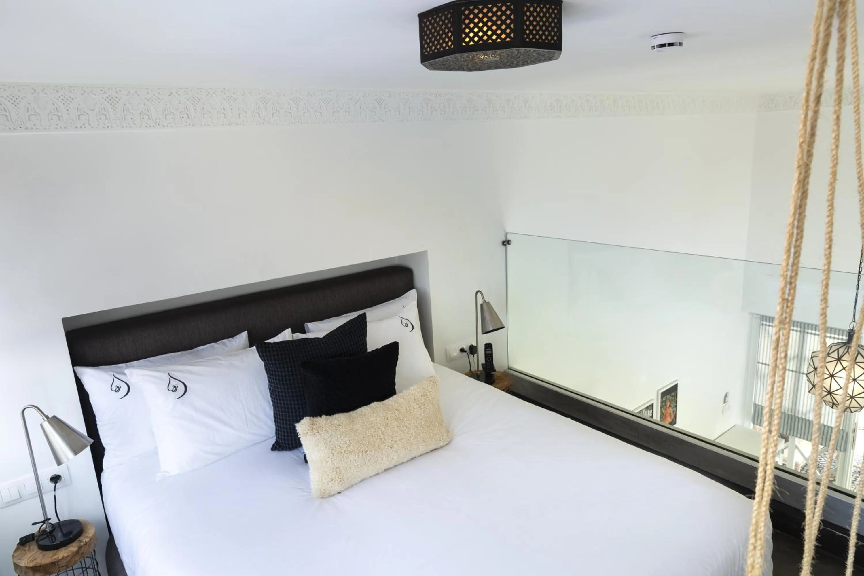 Bed in Suite Azur Hotel