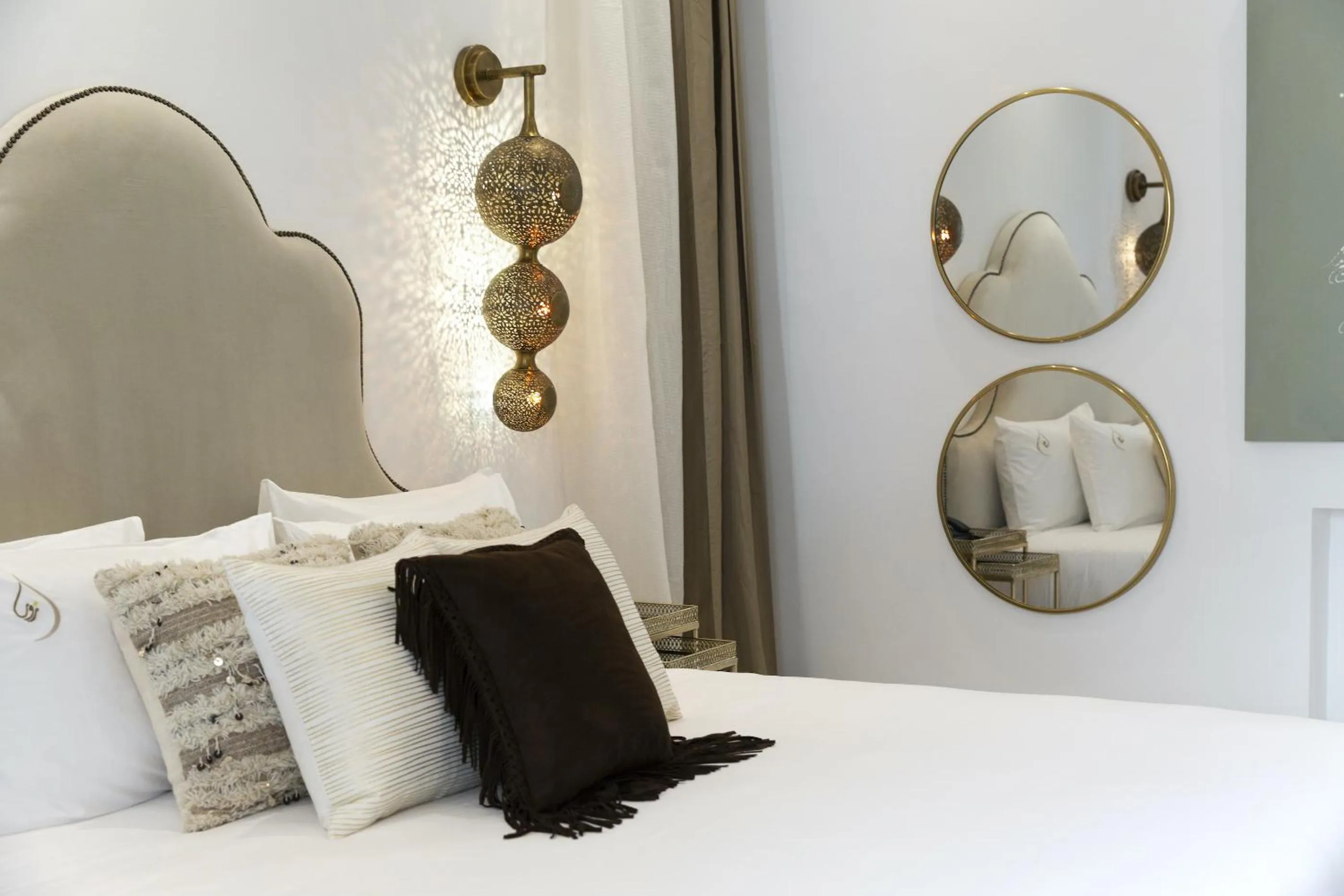 Bed in Suite Azur Hotel