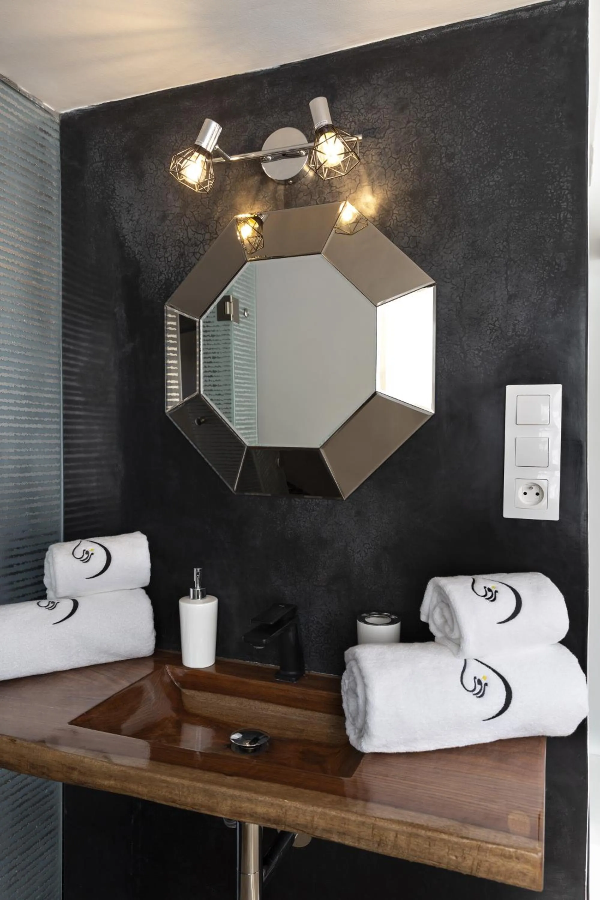 Bathroom in Suite Azur Hotel