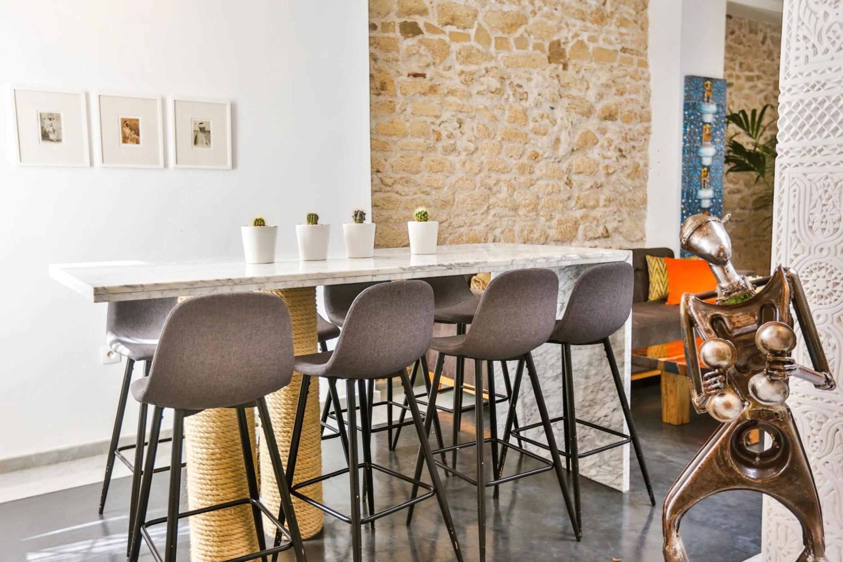 Restaurant/places to eat in Suite Azur Hotel