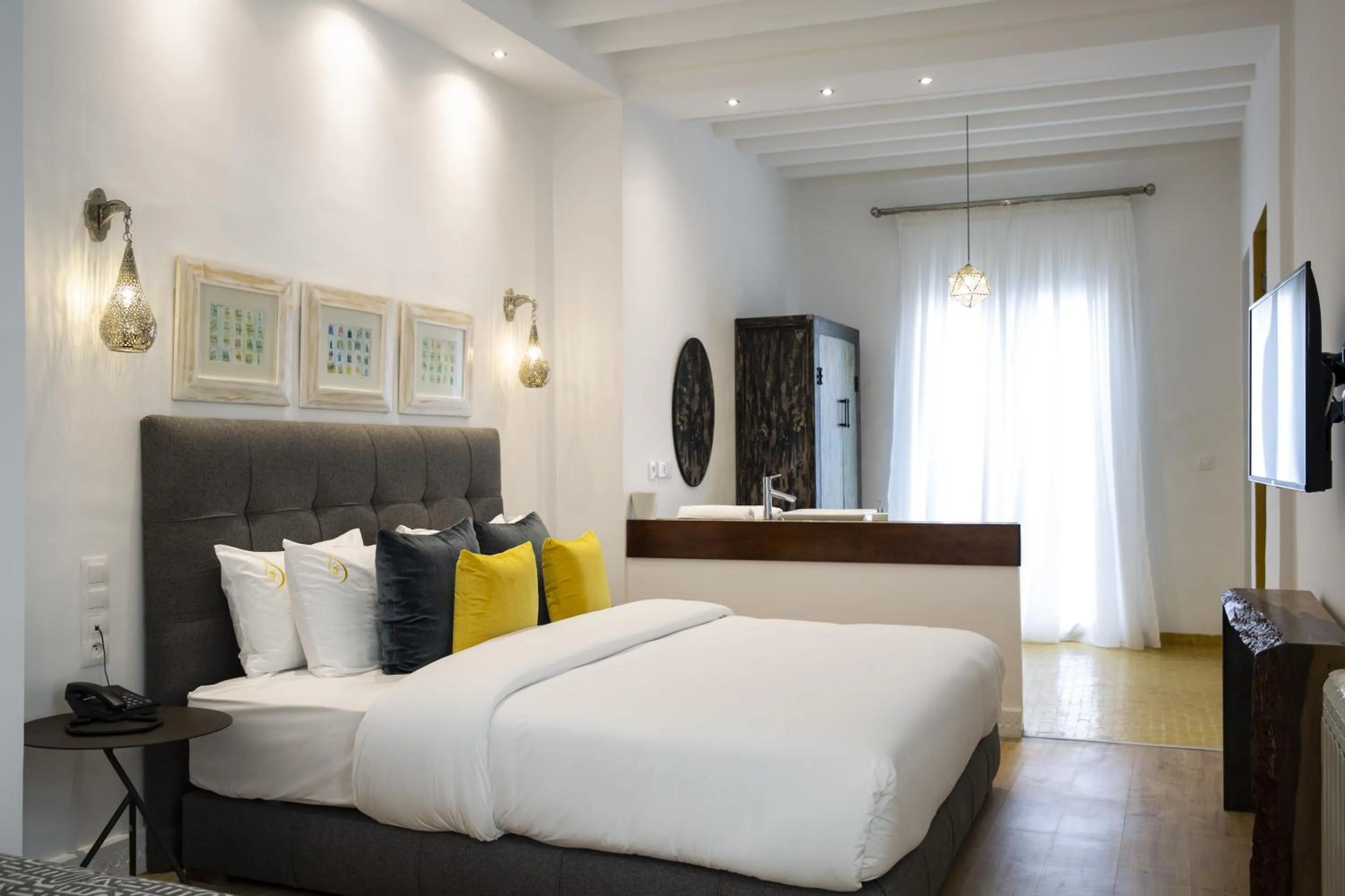 Decorative detail, Bed in Suite Azur Hotel