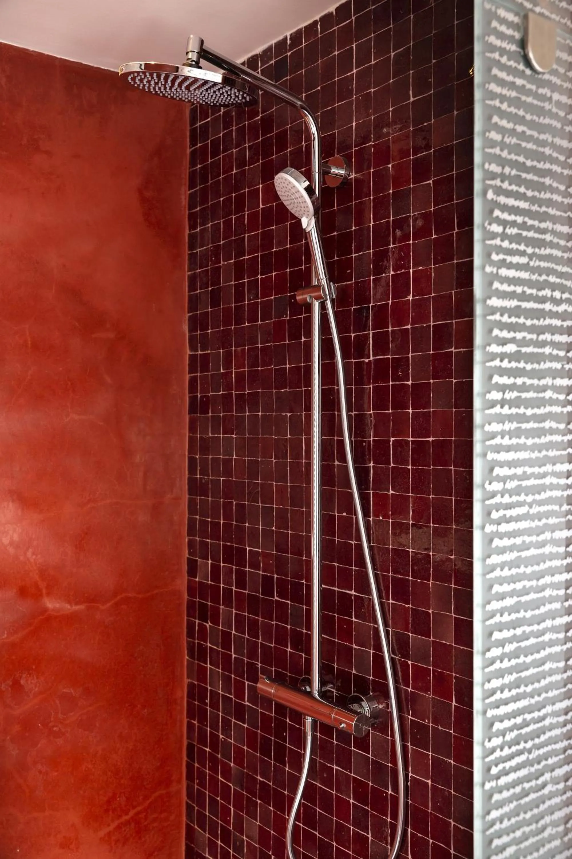 Shower in Suite Azur Hotel