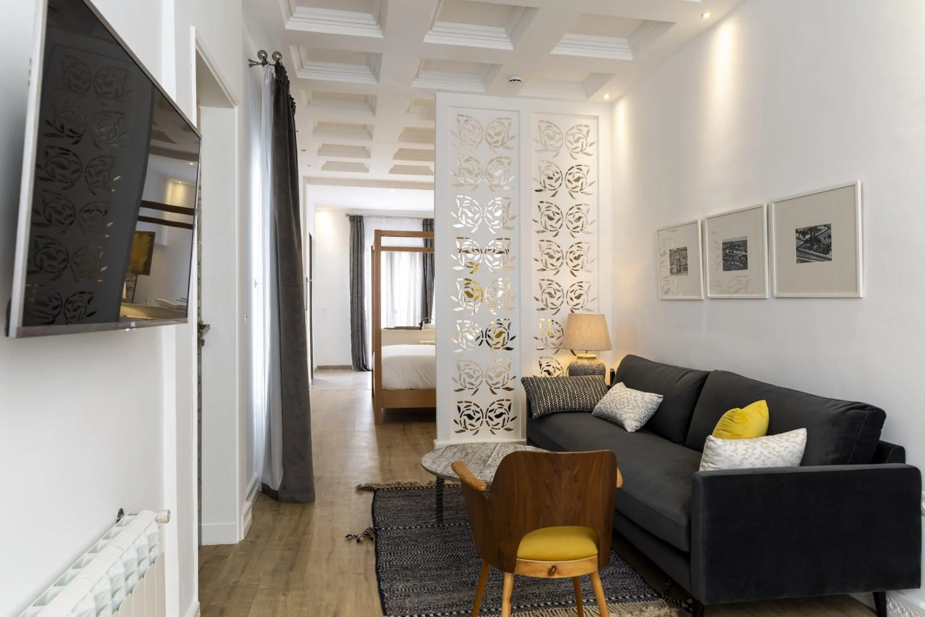 TV and multimedia in Suite Azur Hotel