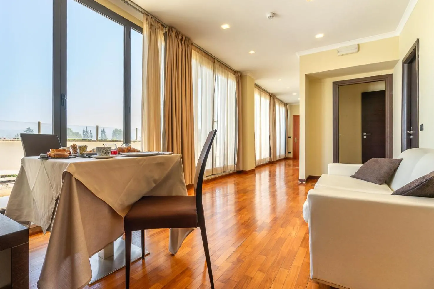 Living room in Garden Hotel