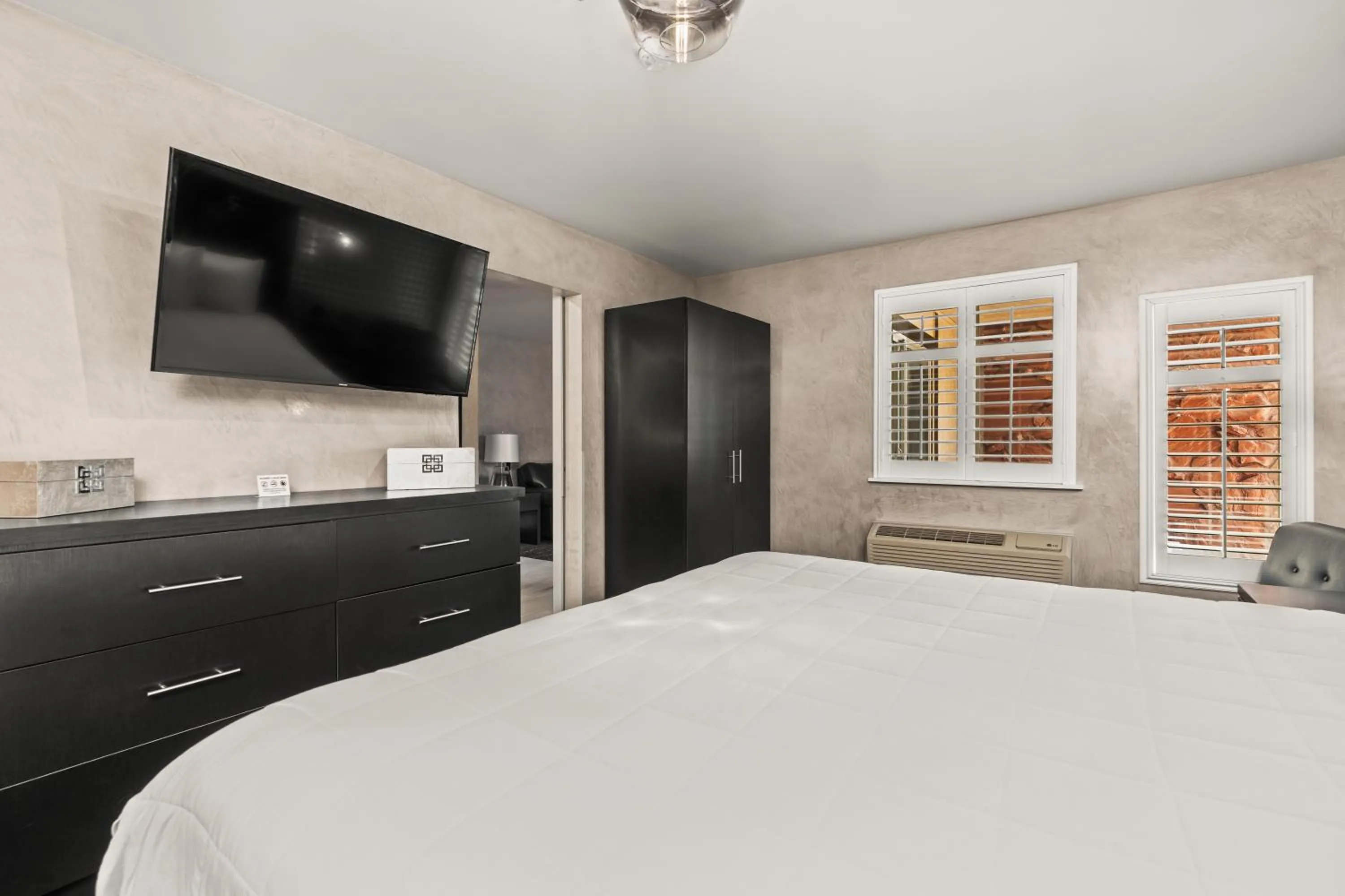 Bedroom, Bed in Ellis Island Hotel Casino & Brewery