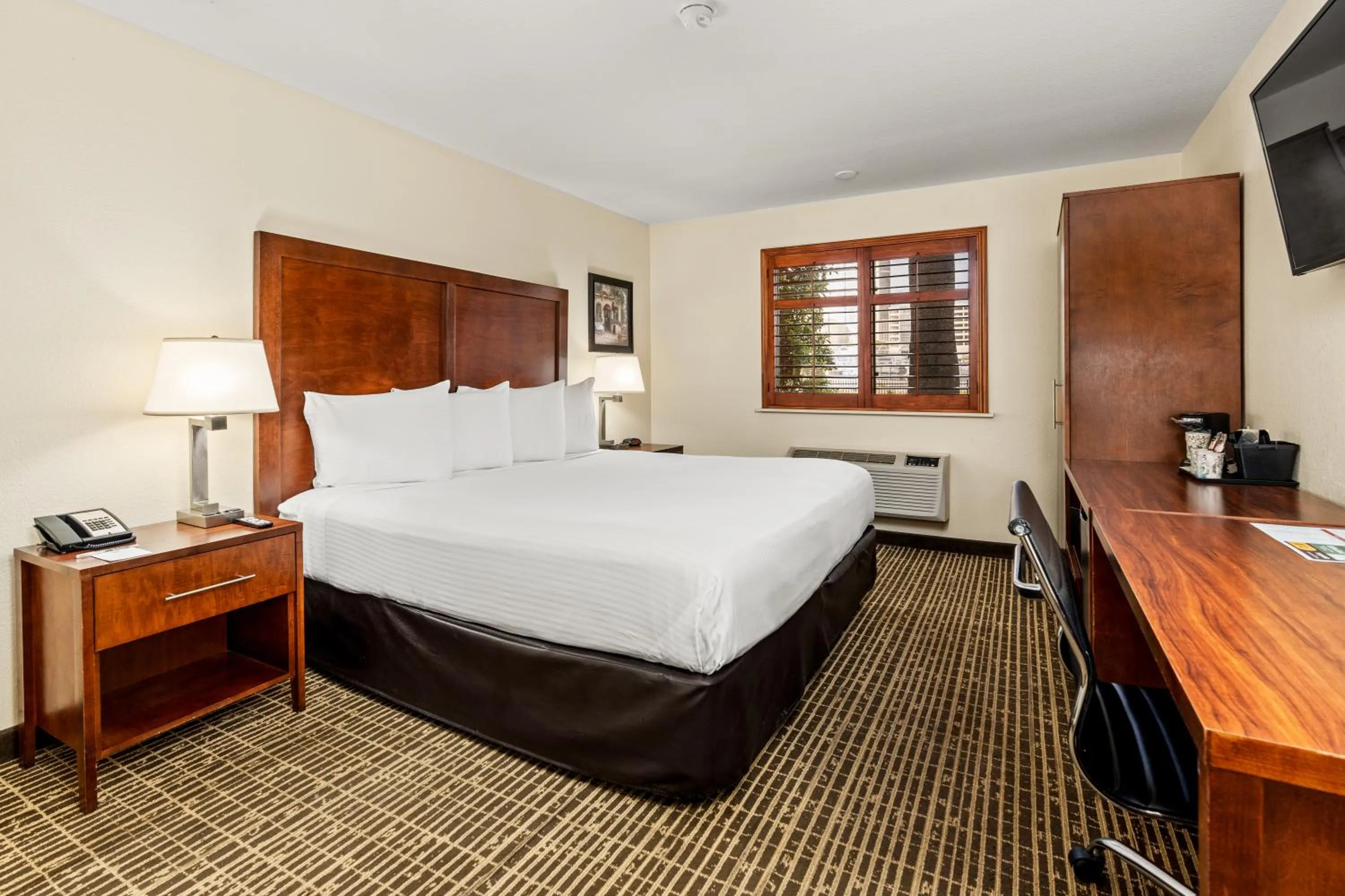 Bedroom, Bed in Ellis Island Hotel Casino & Brewery