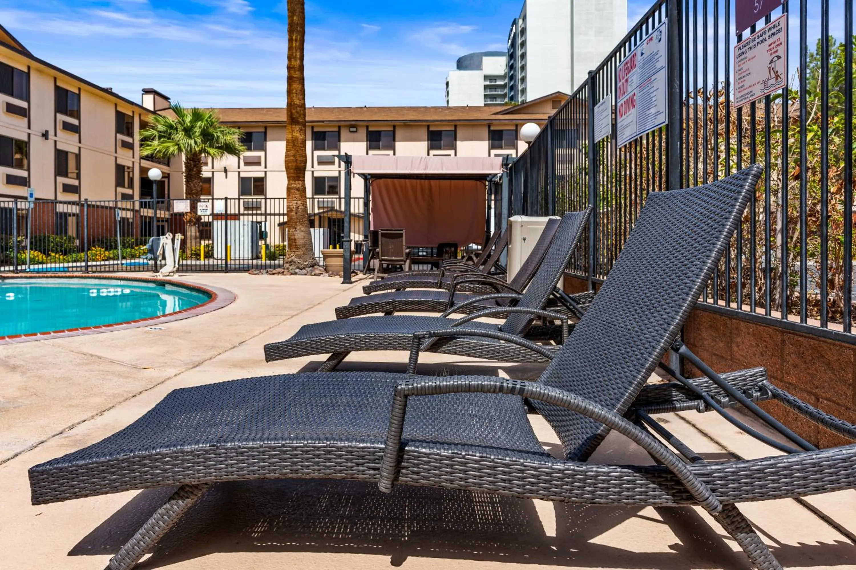 Swimming pool in Ellis Island Hotel Casino & Brewery