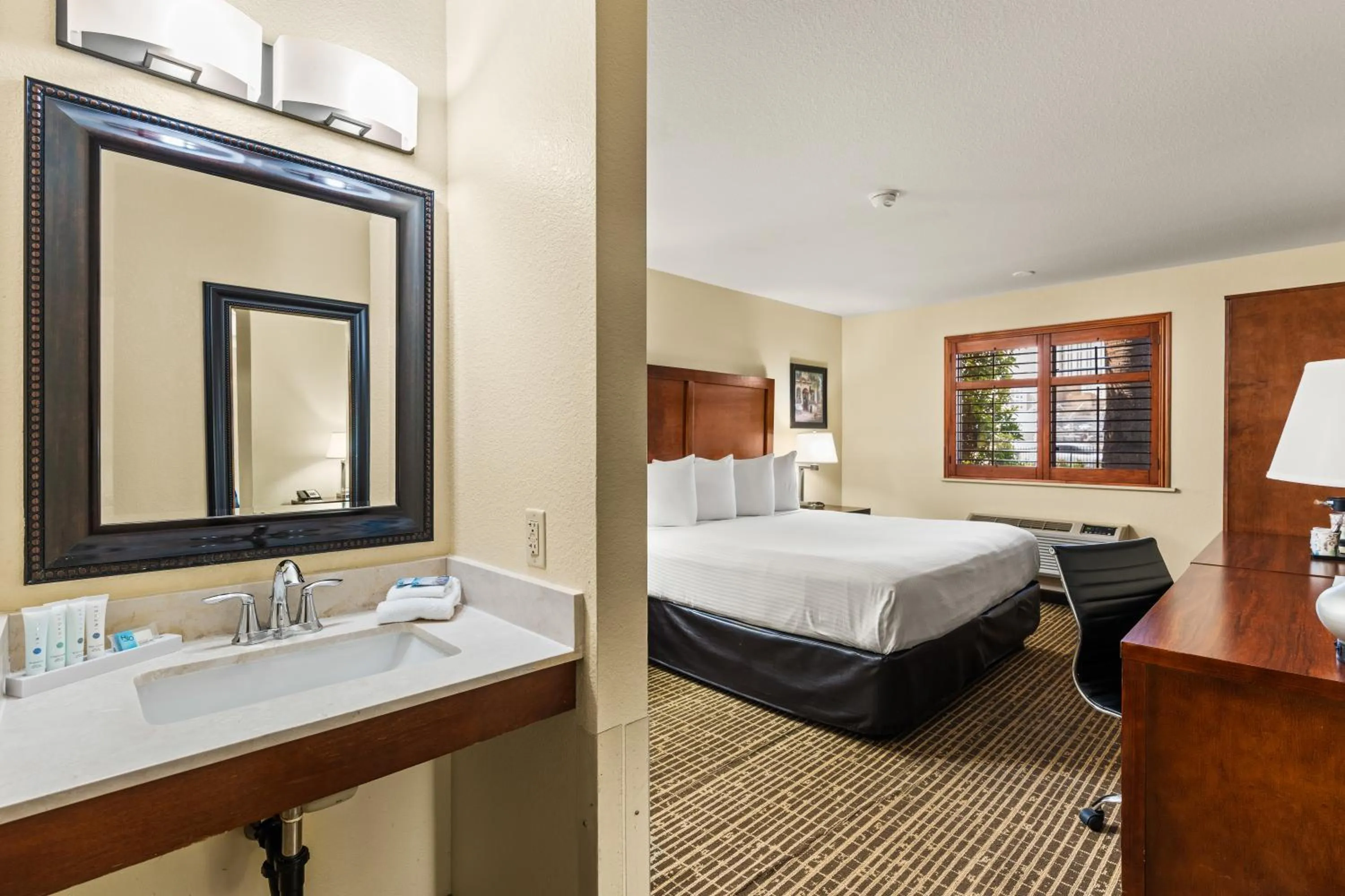 Bed in Ellis Island Hotel Casino & Brewery