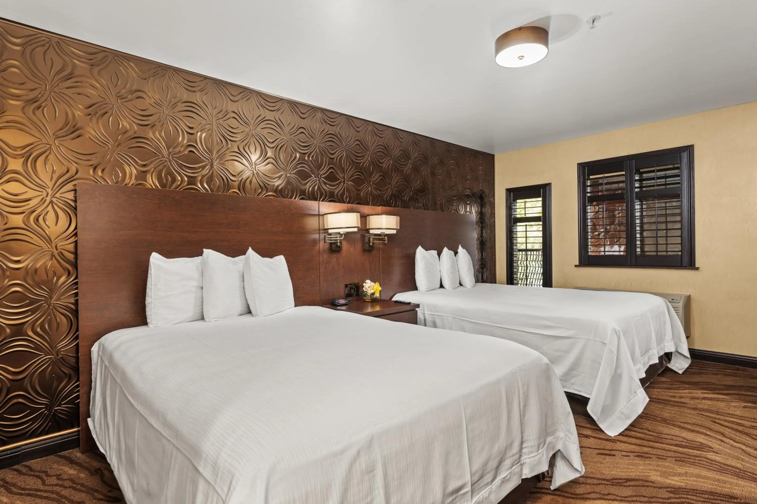 Bedroom, Bed in Ellis Island Hotel Casino & Brewery