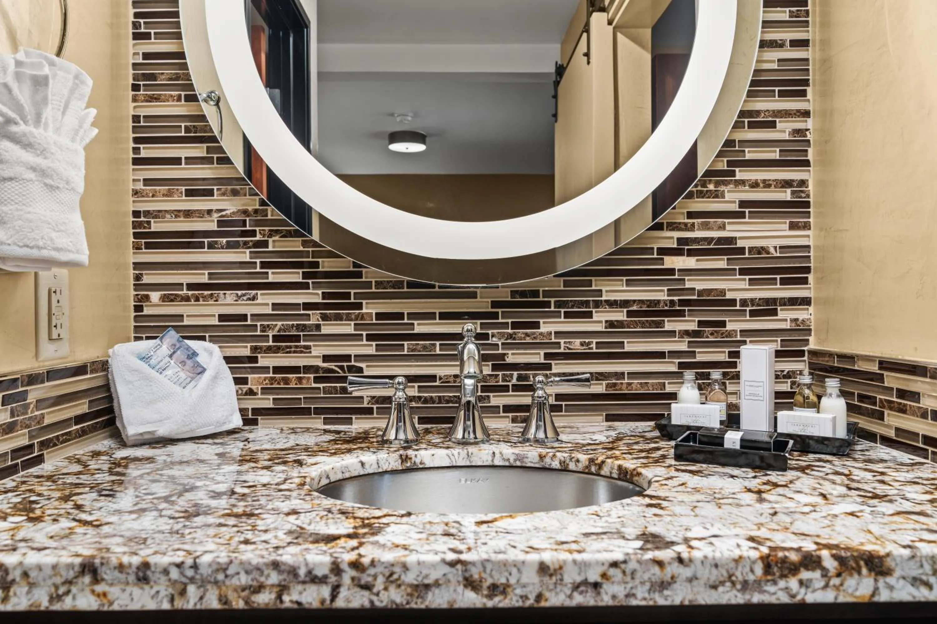 Bathroom in Ellis Island Hotel Casino & Brewery