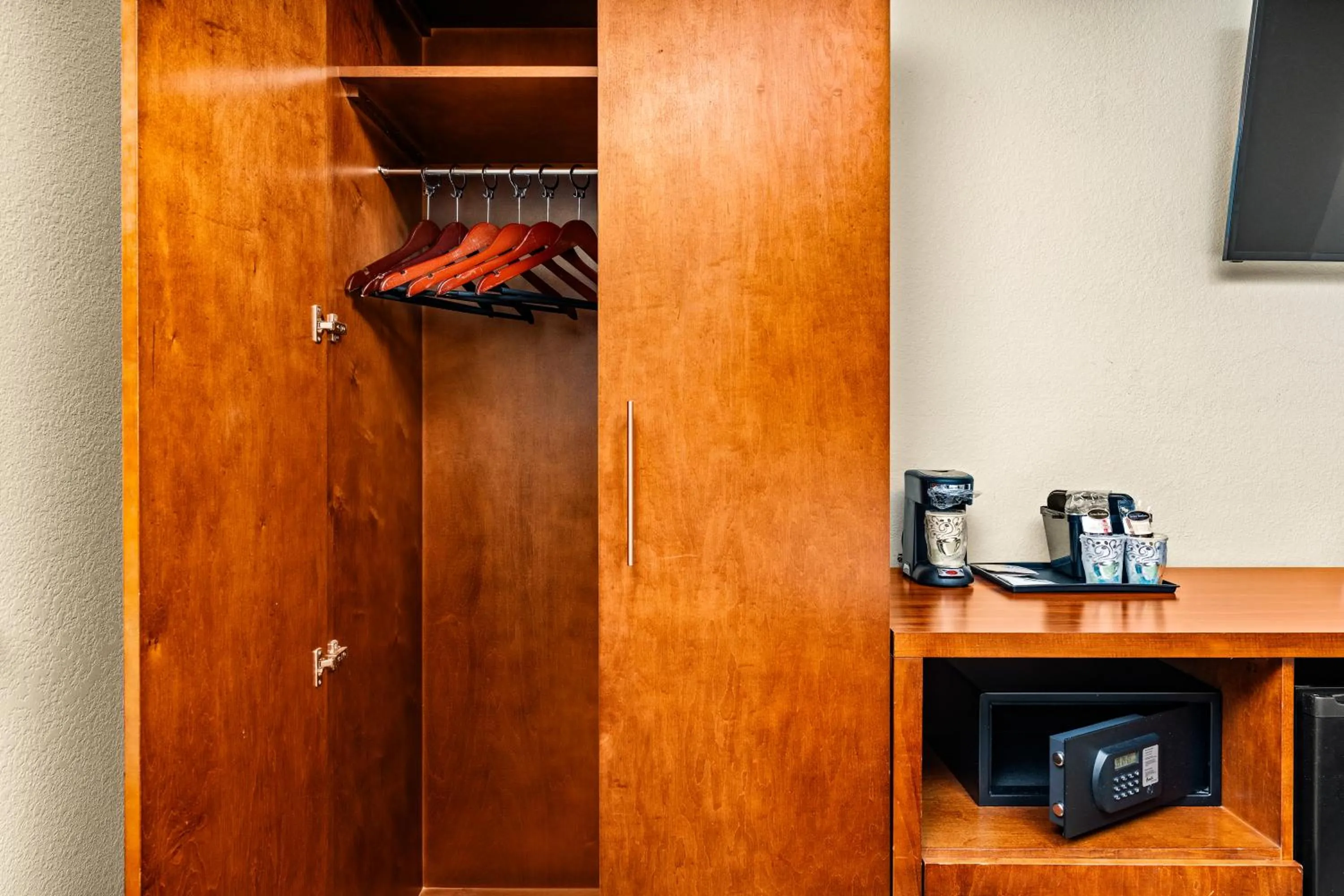 wardrobe in Ellis Island Hotel Casino & Brewery