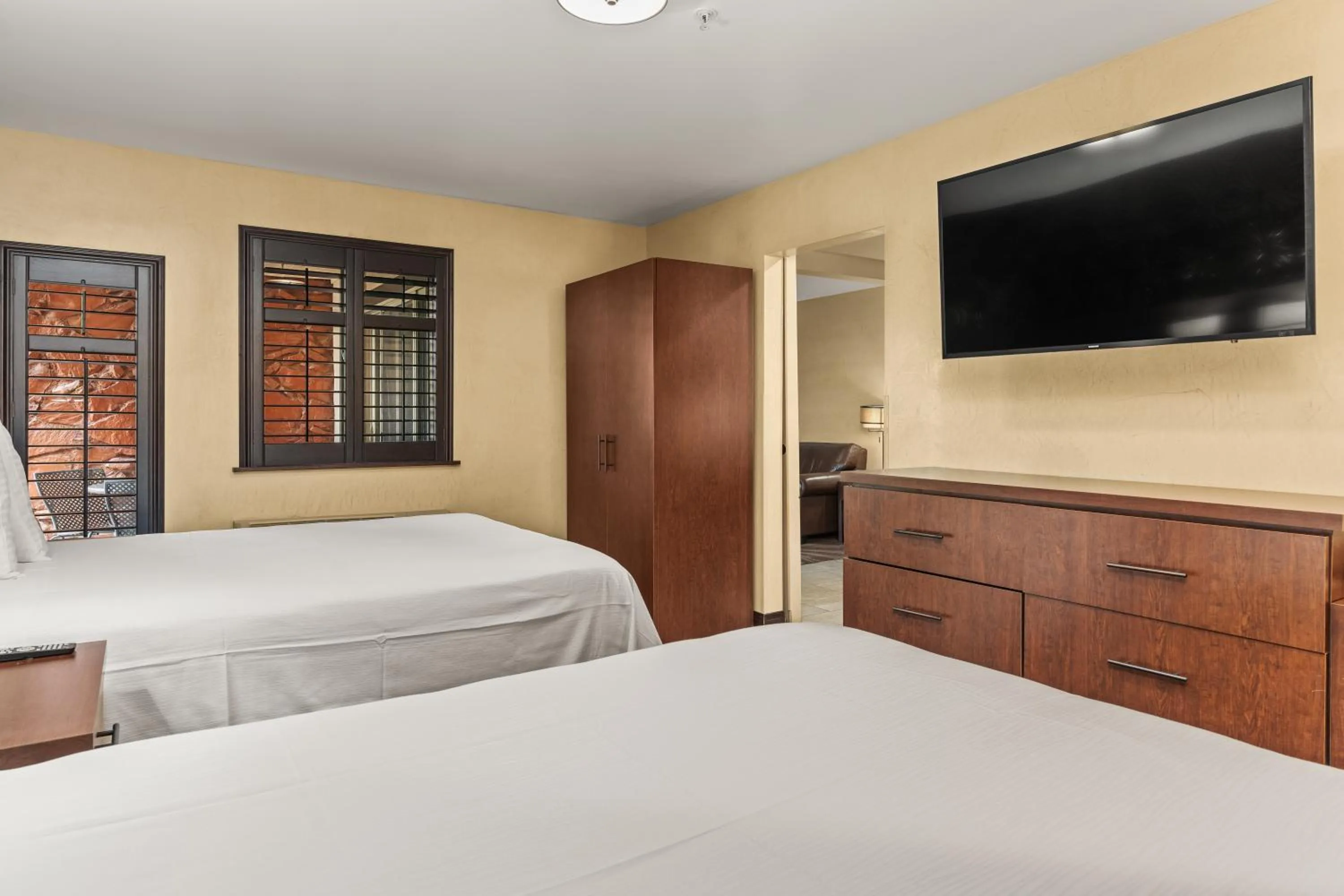 Bedroom, Bed in Ellis Island Hotel Casino & Brewery