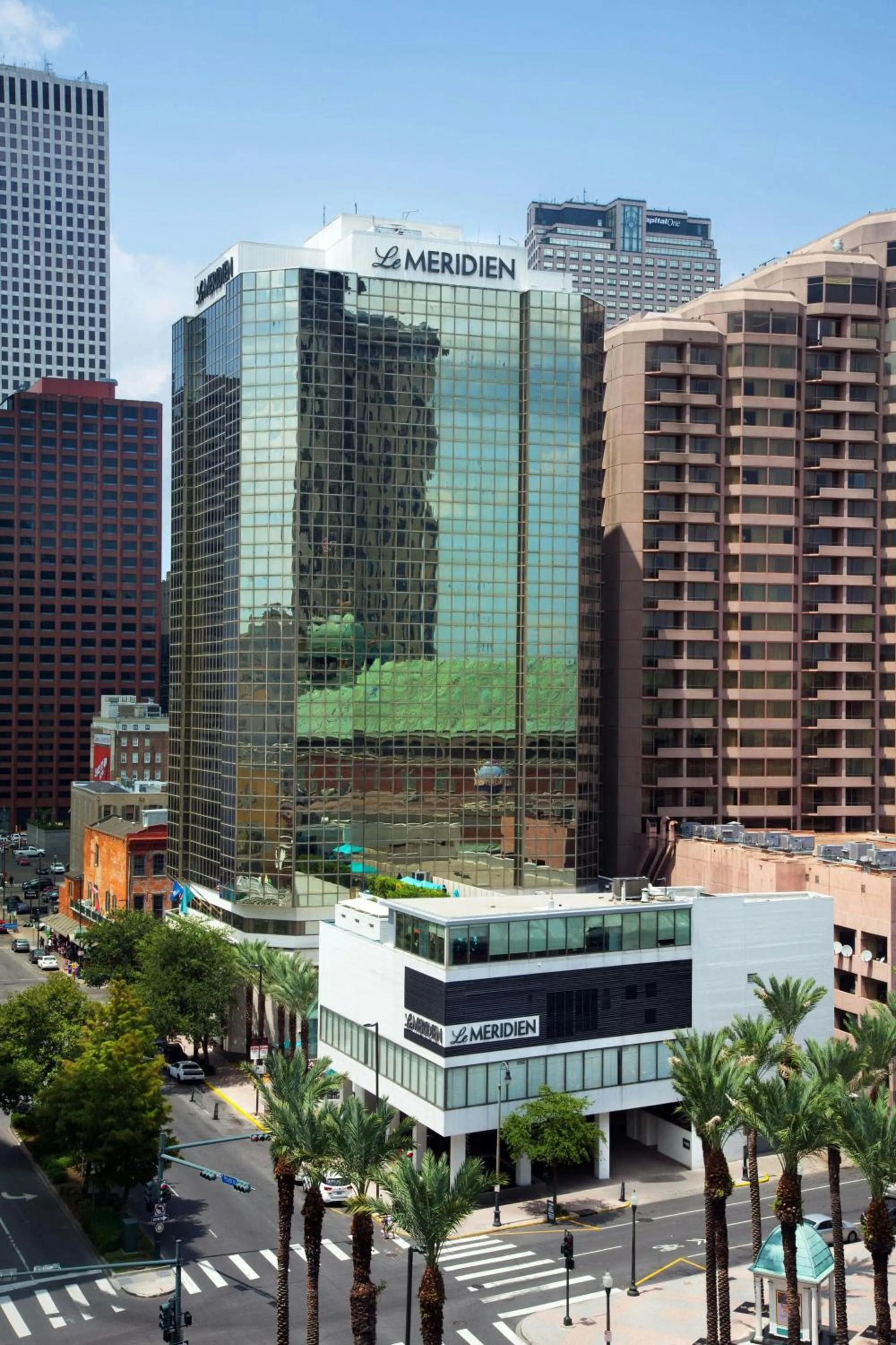 Property building in Le Meridien New Orleans