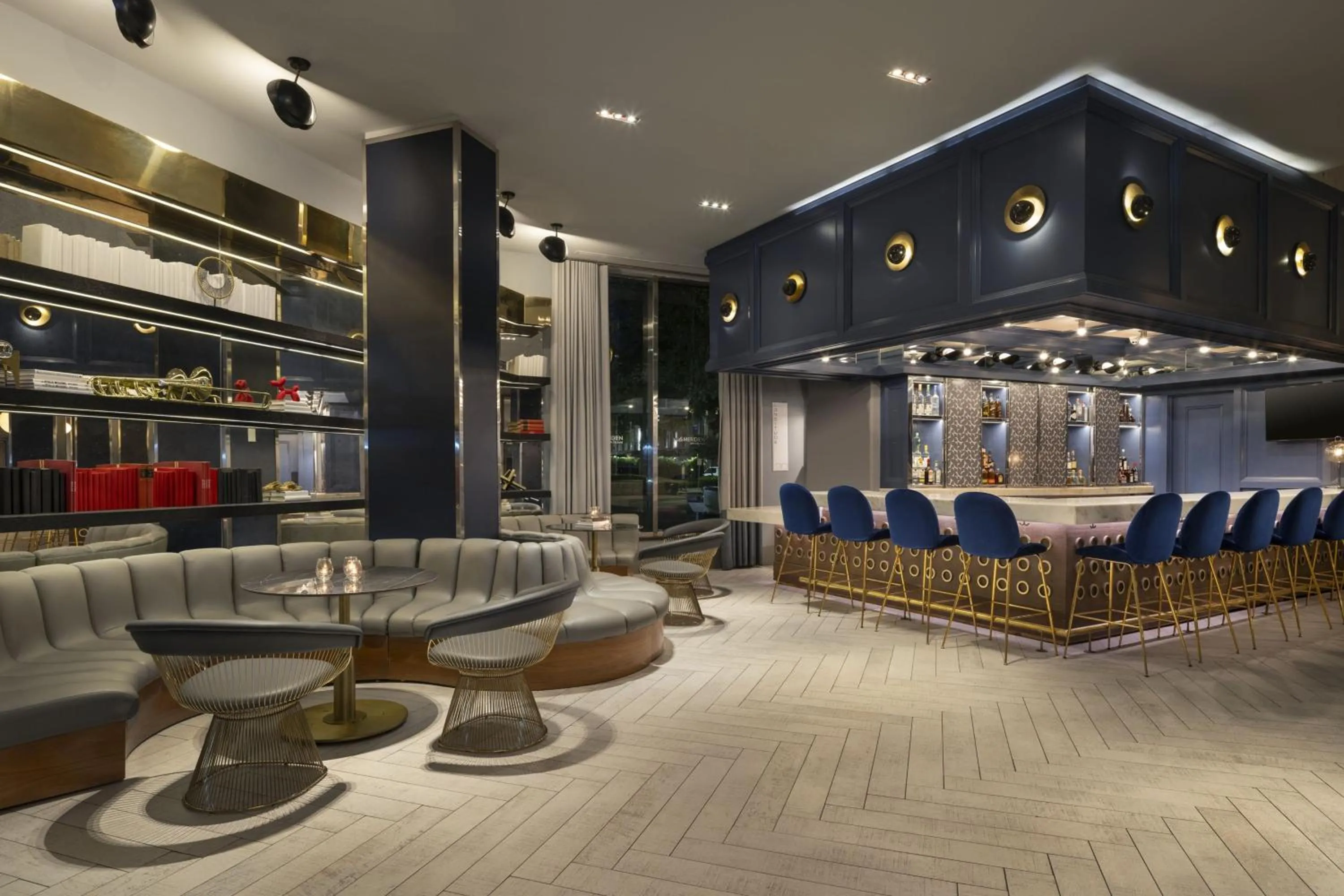 Lounge or bar in Le Meridien New Orleans