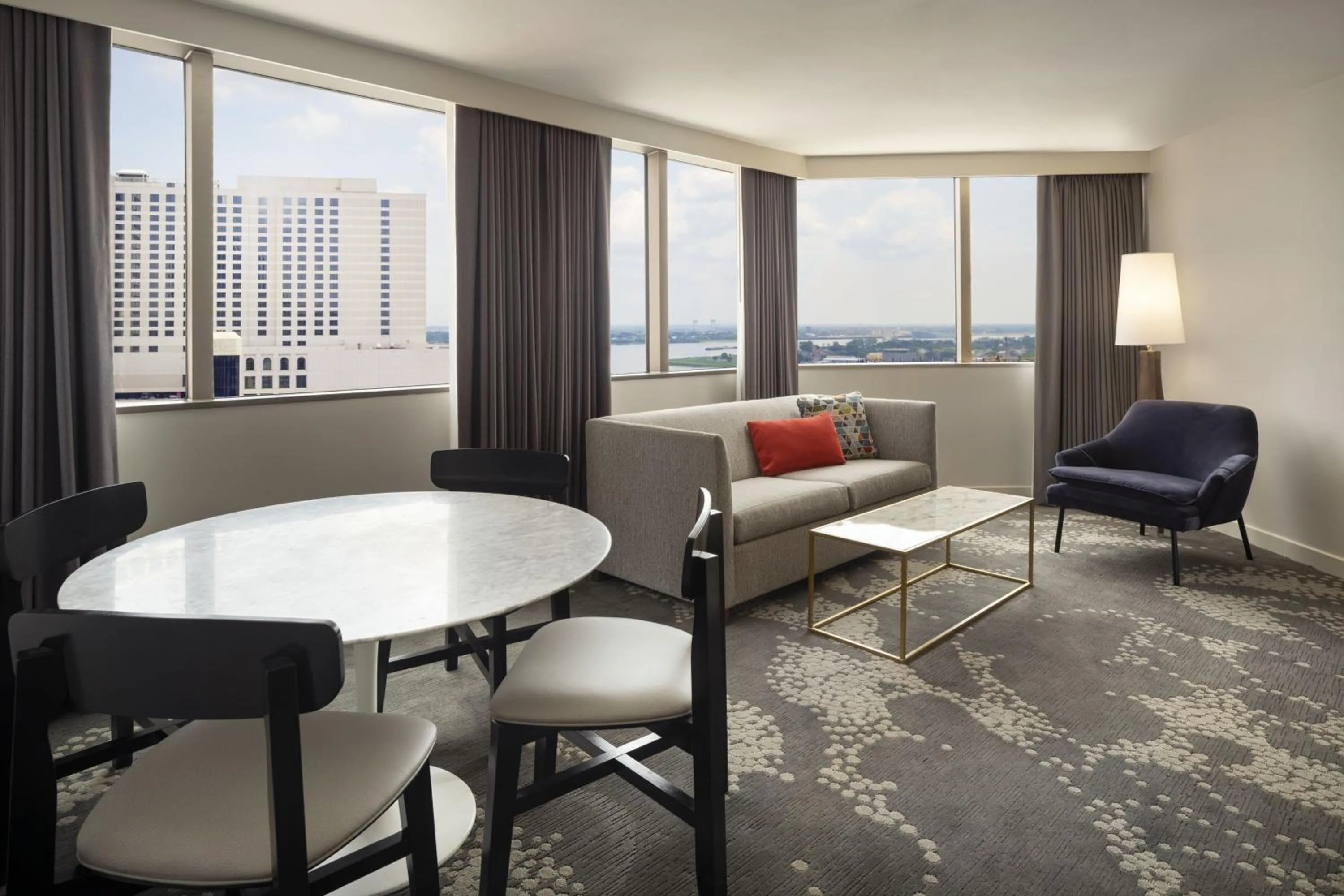 Living room in Le Meridien New Orleans