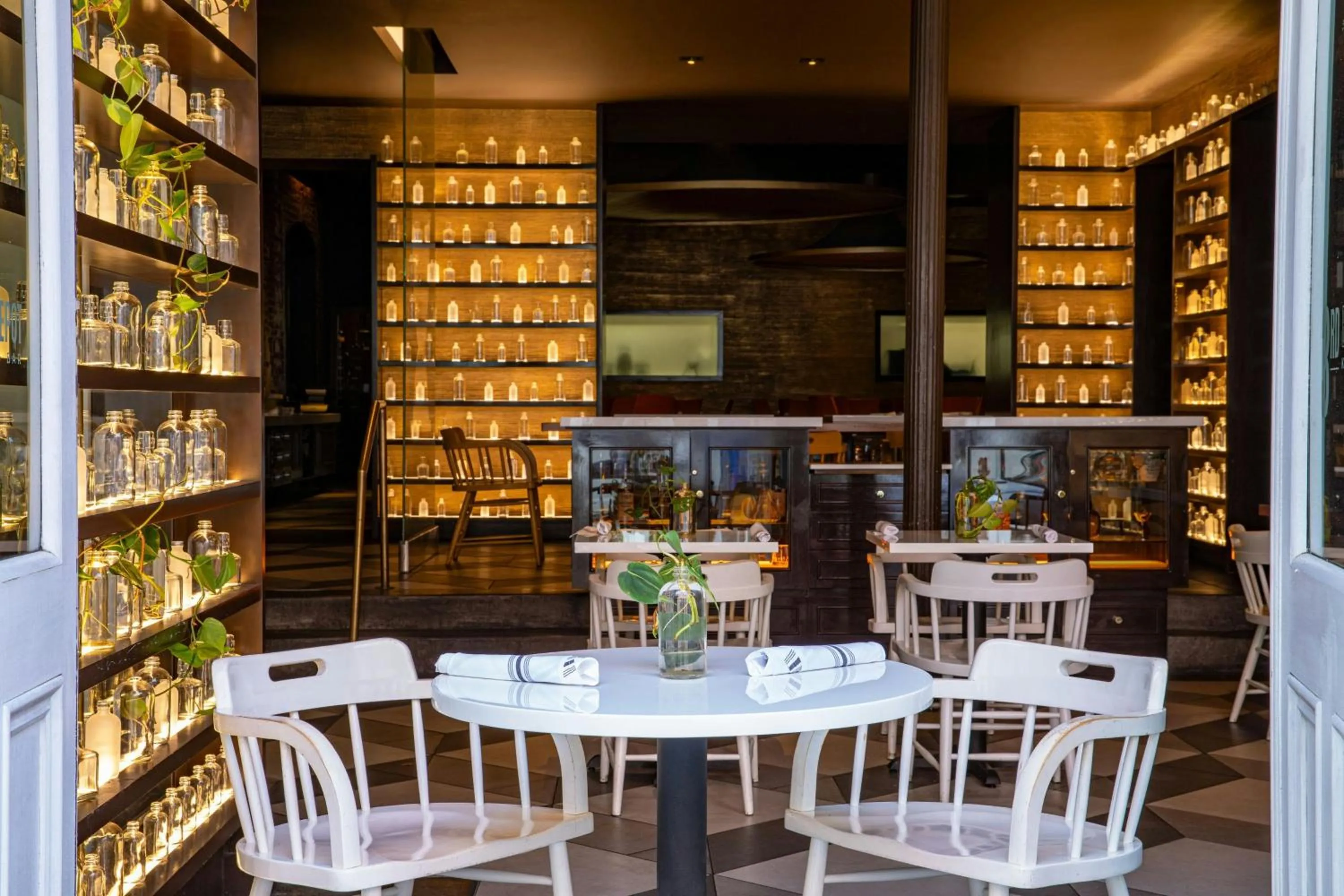 Restaurant/places to eat in Hotel de la Poste - French Quarter, A Renaissance Hotel