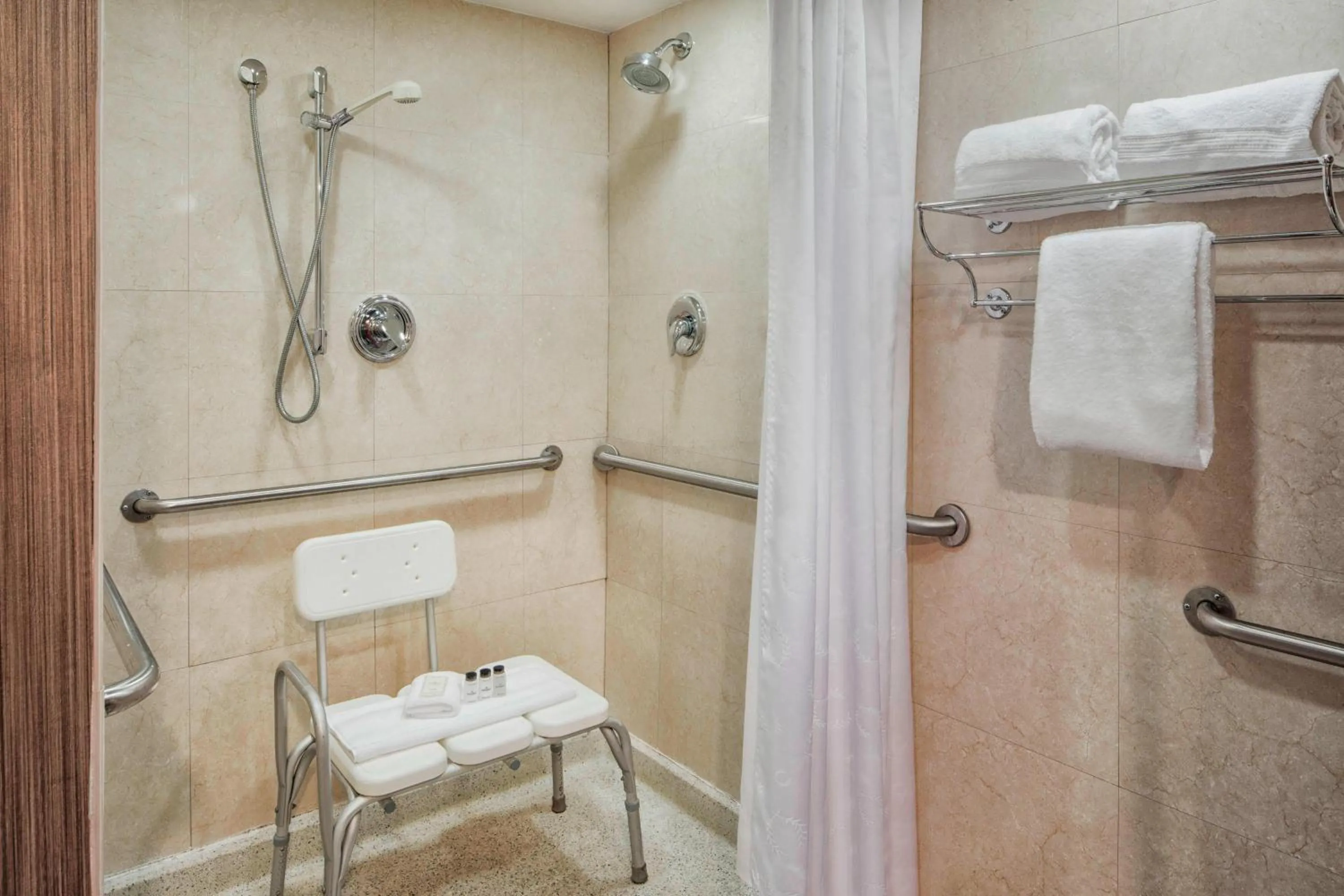 Bathroom in Sheraton Philadelphia University City Hotel