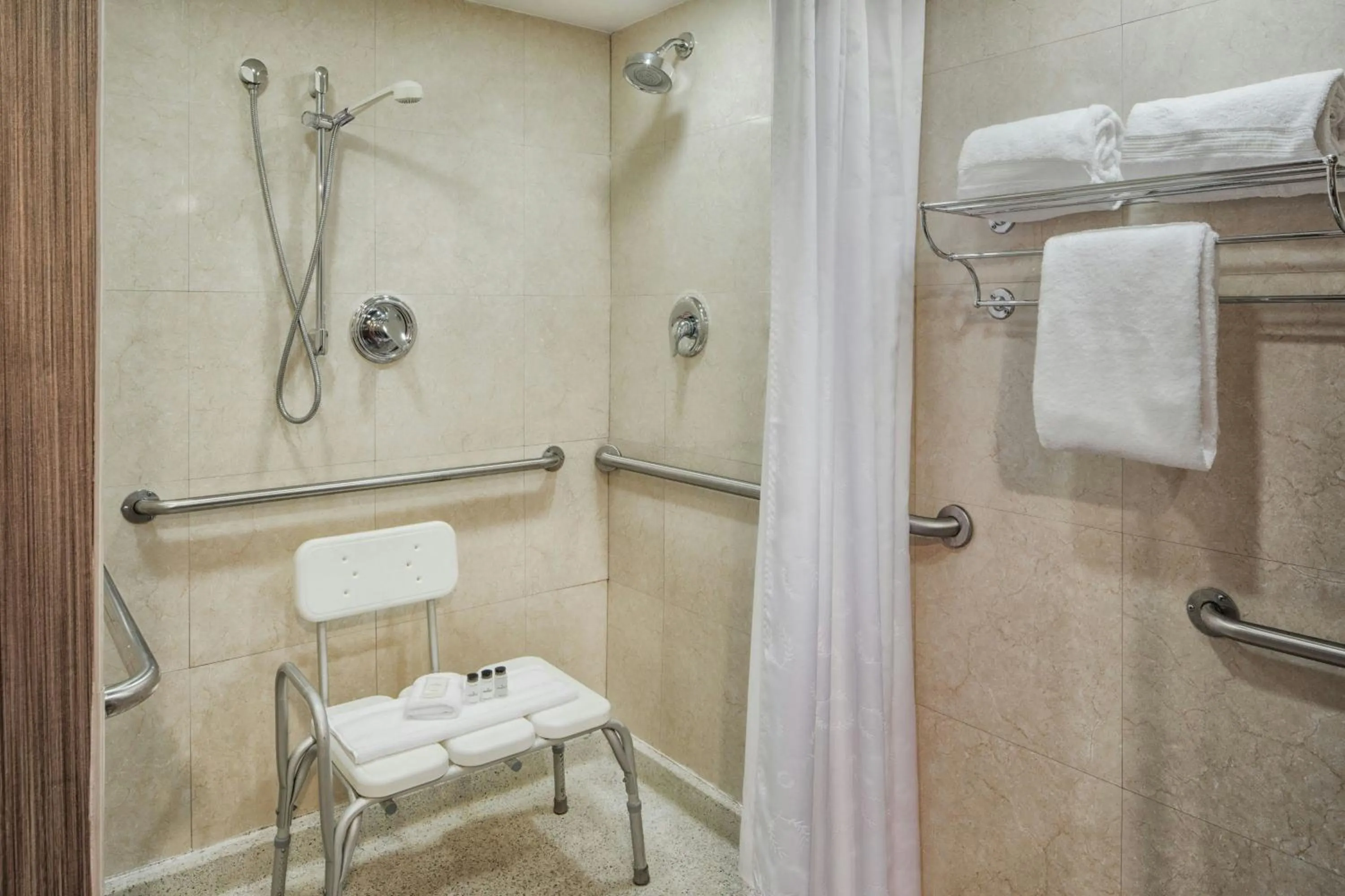 Bathroom in Sheraton Philadelphia University City Hotel