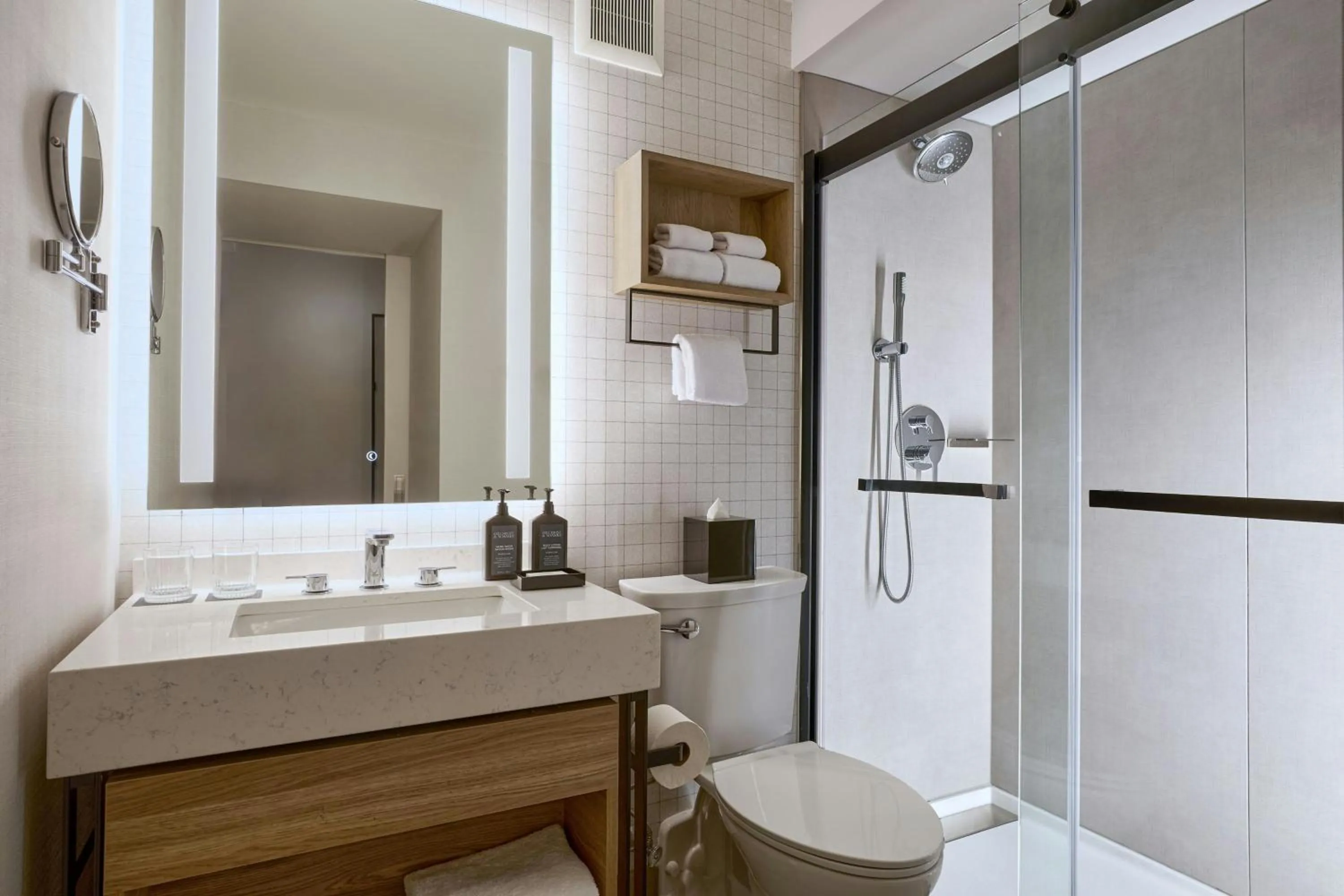 Bathroom in Sheraton Philadelphia University City Hotel