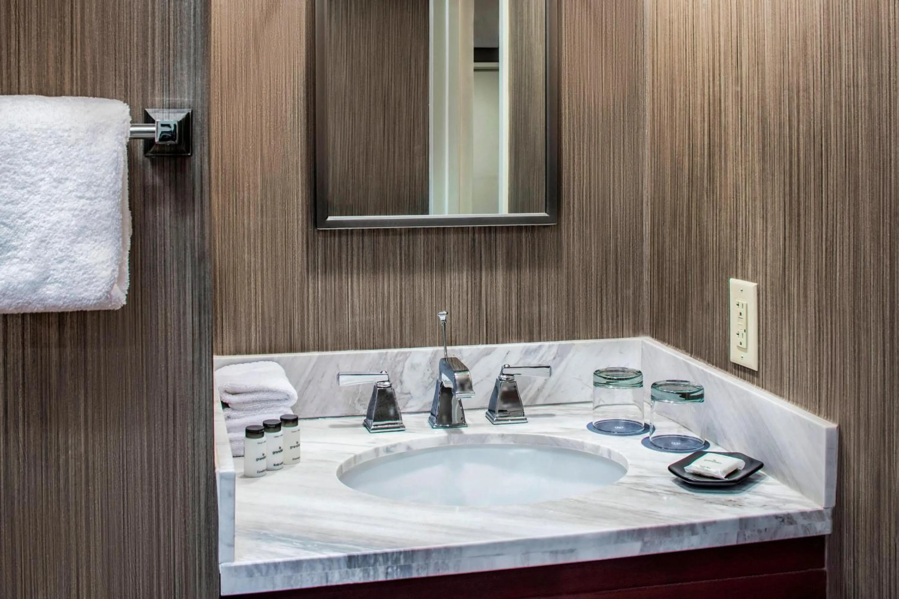 Bathroom in Sheraton Philadelphia University City Hotel