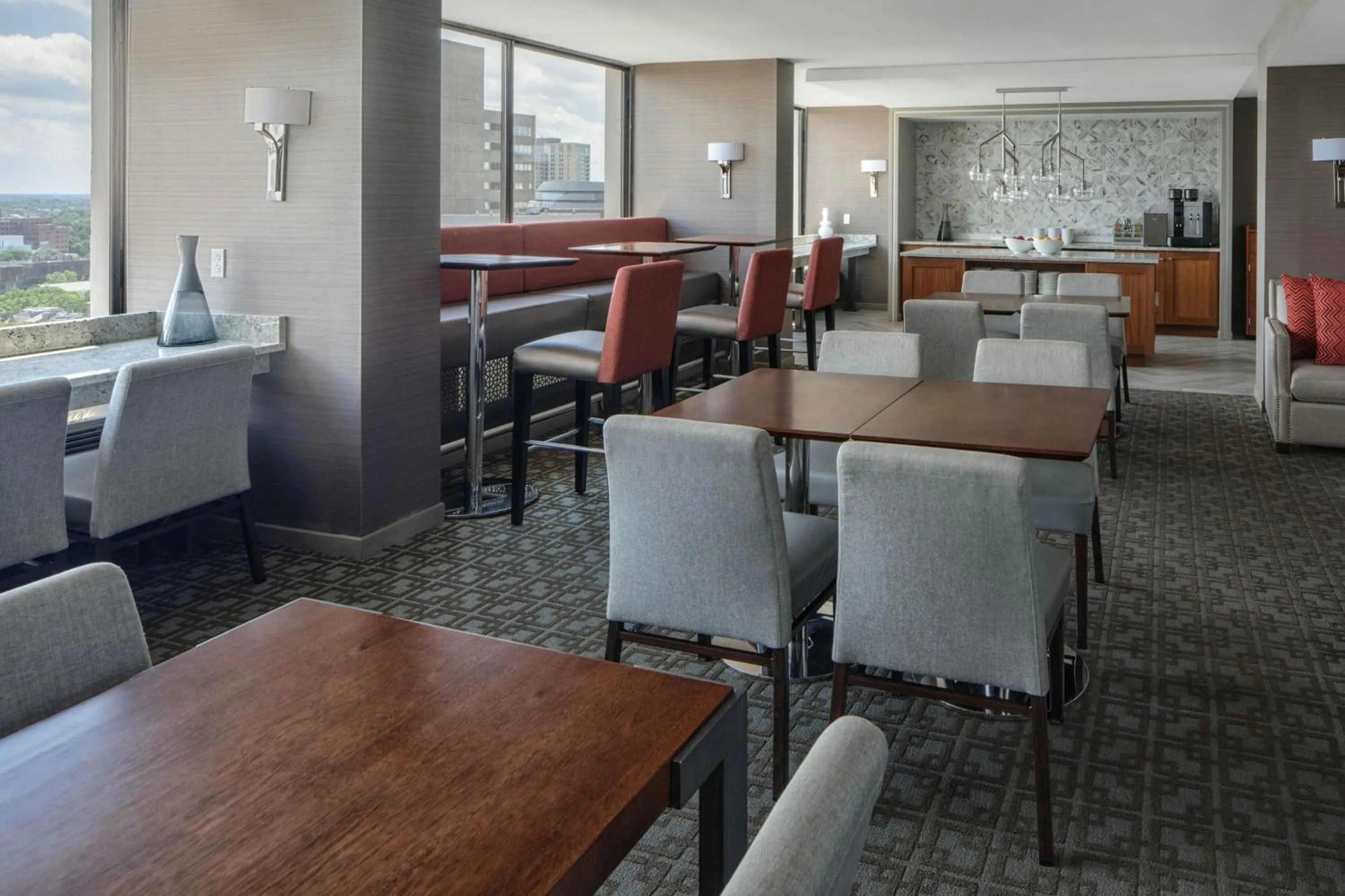 Lounge or bar in Sheraton Philadelphia University City Hotel