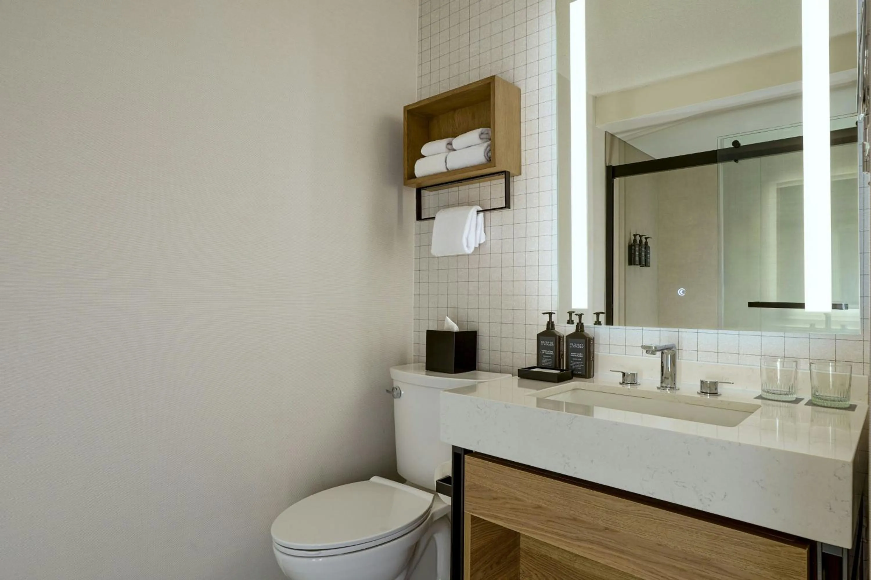 Bathroom in Sheraton Philadelphia University City Hotel