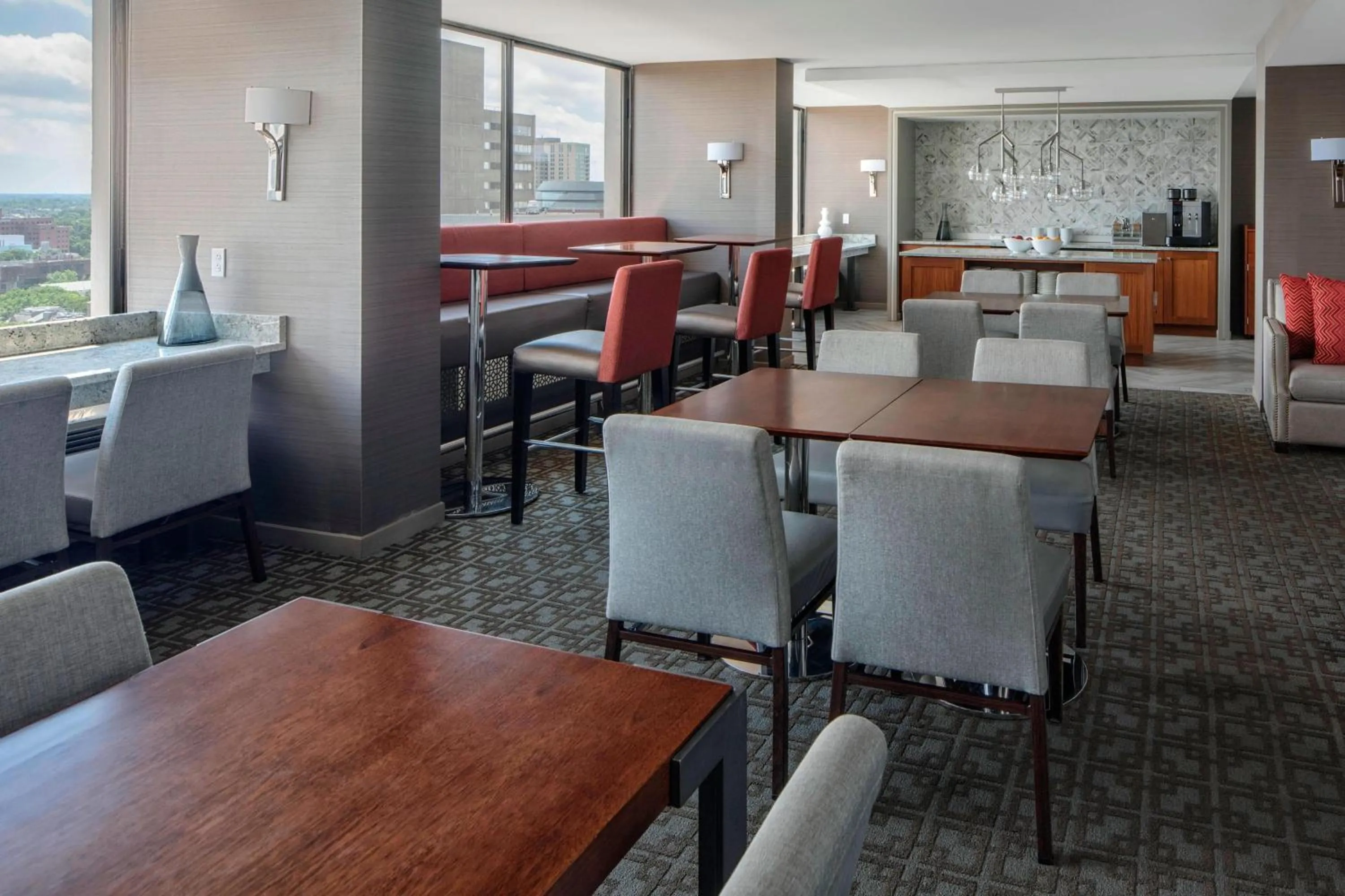 Lounge or bar in Sheraton Philadelphia University City Hotel