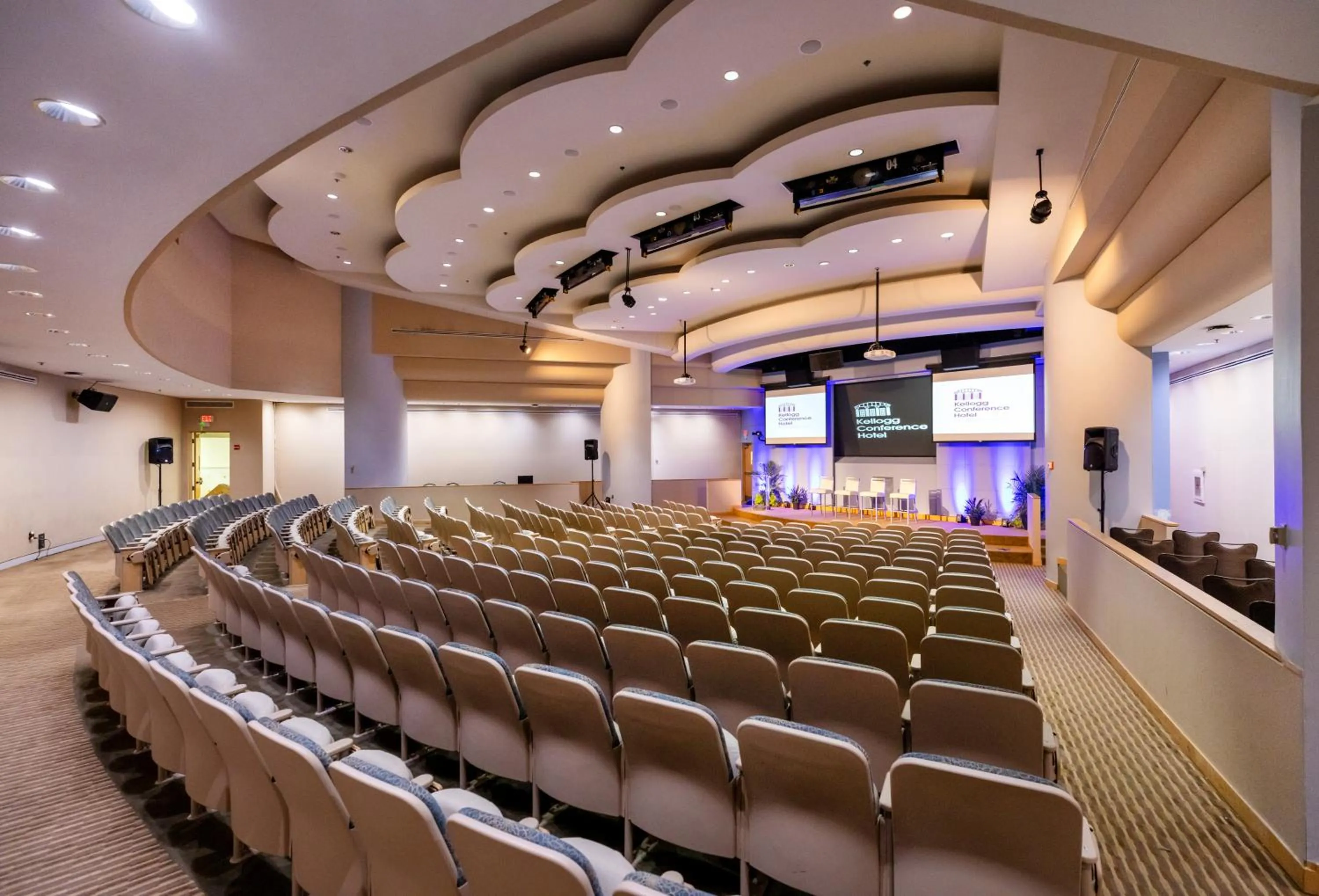 Seating area in Kellogg Conference Hotel Capitol Hill at Gallaudet University