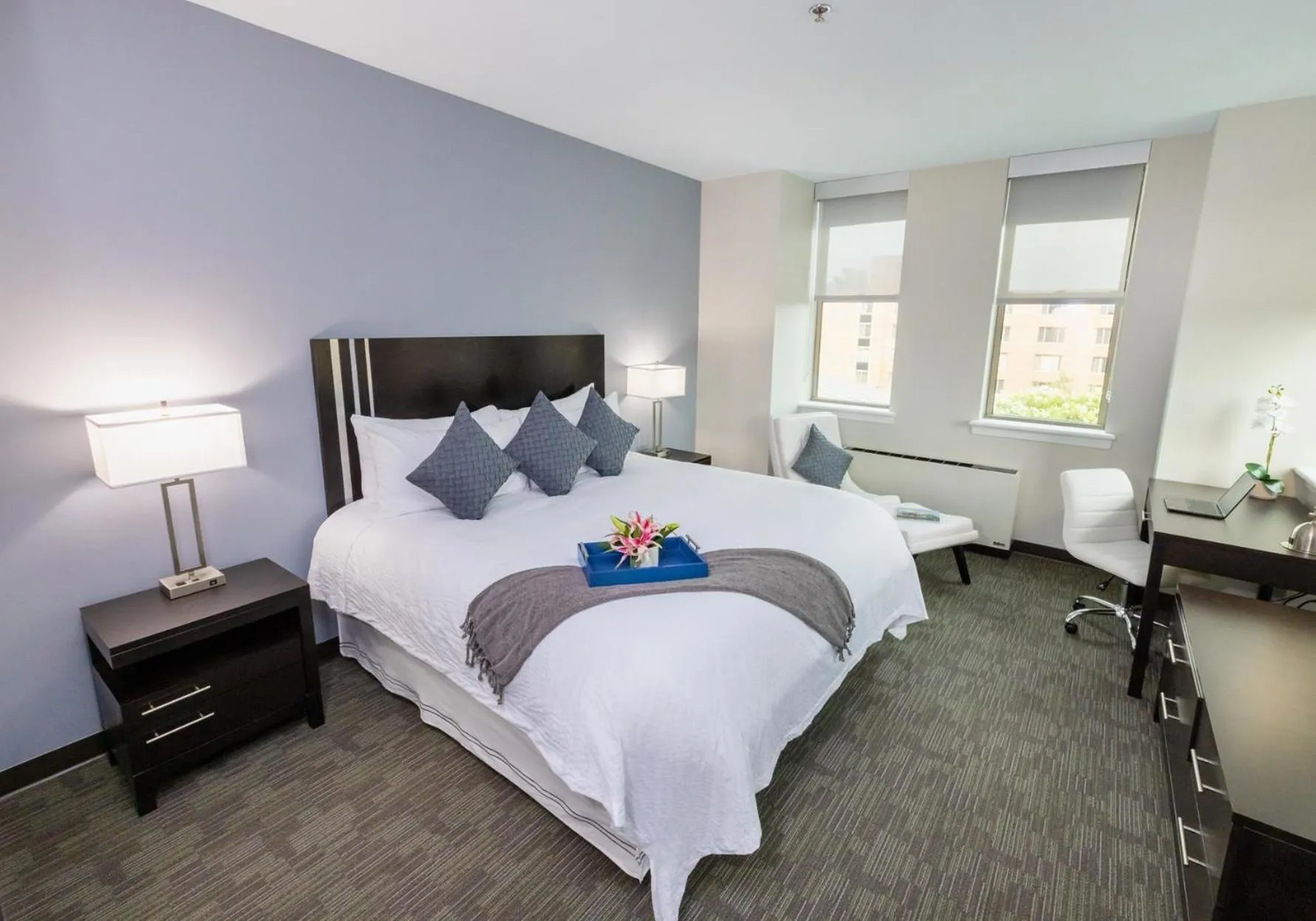 Bed in Kellogg Conference Hotel Capitol Hill at Gallaudet University