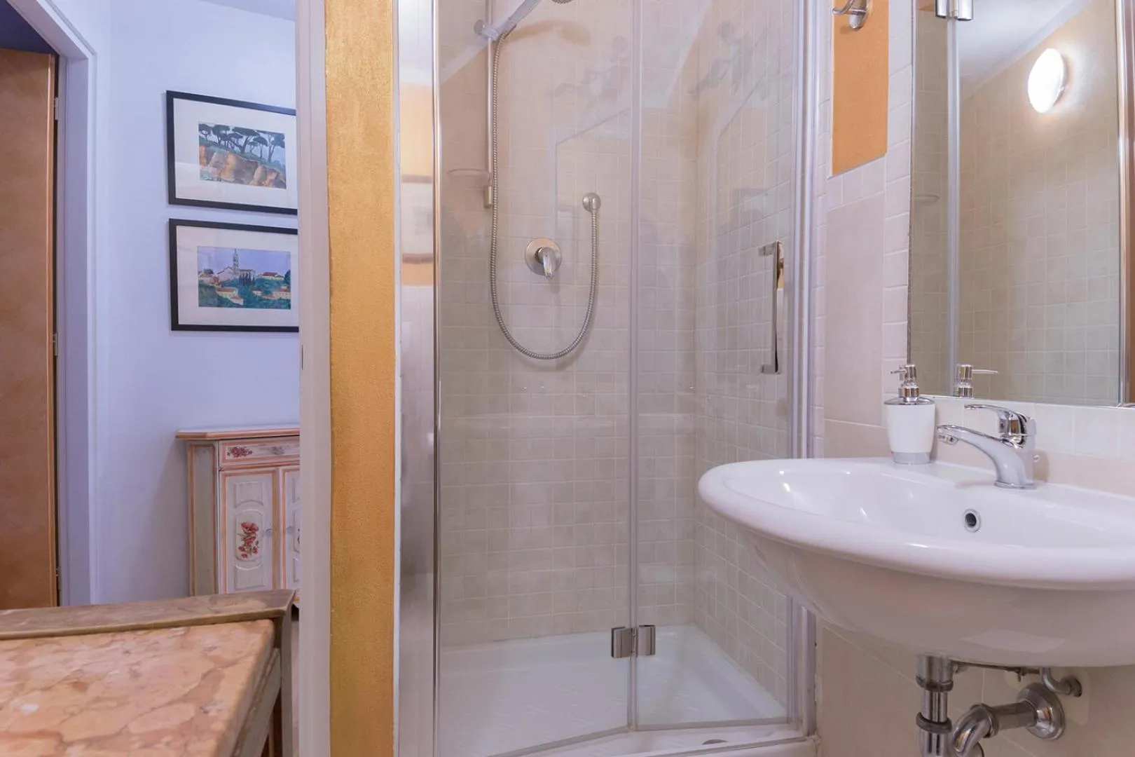 Shower in Casacenti B&B