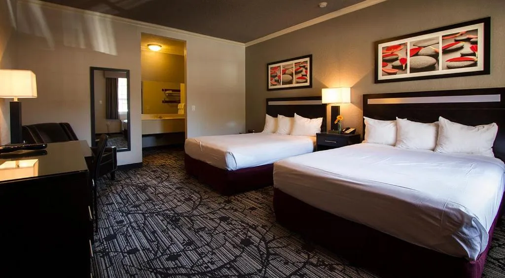 Photo of the whole room, Bed in Granada Inn