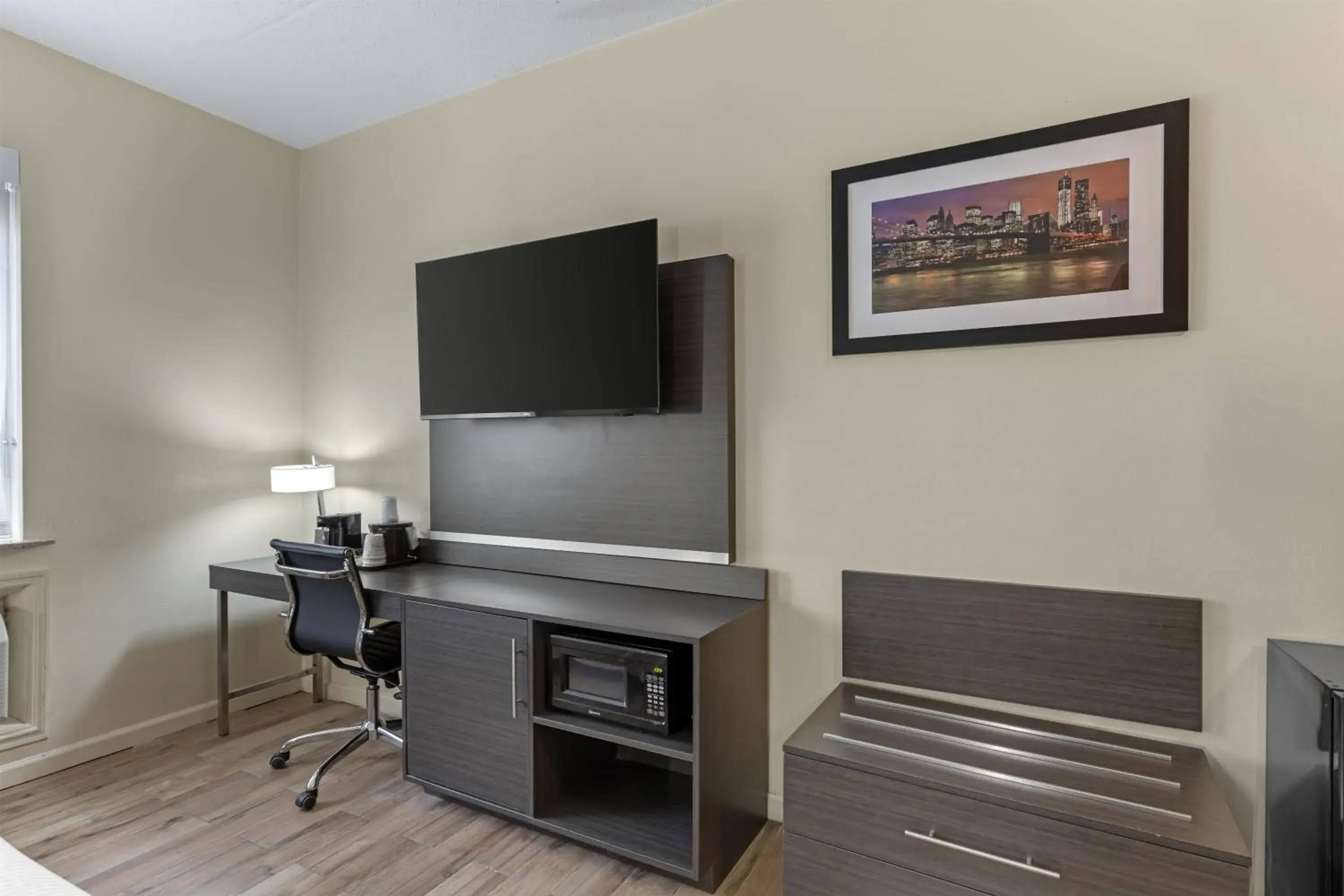 King Room with Roll In Shower-Disabilty Access in Best Western Jamaica Inn King Room with Roll In Shower-Disabilty Access in Best Western Jamaica Inn