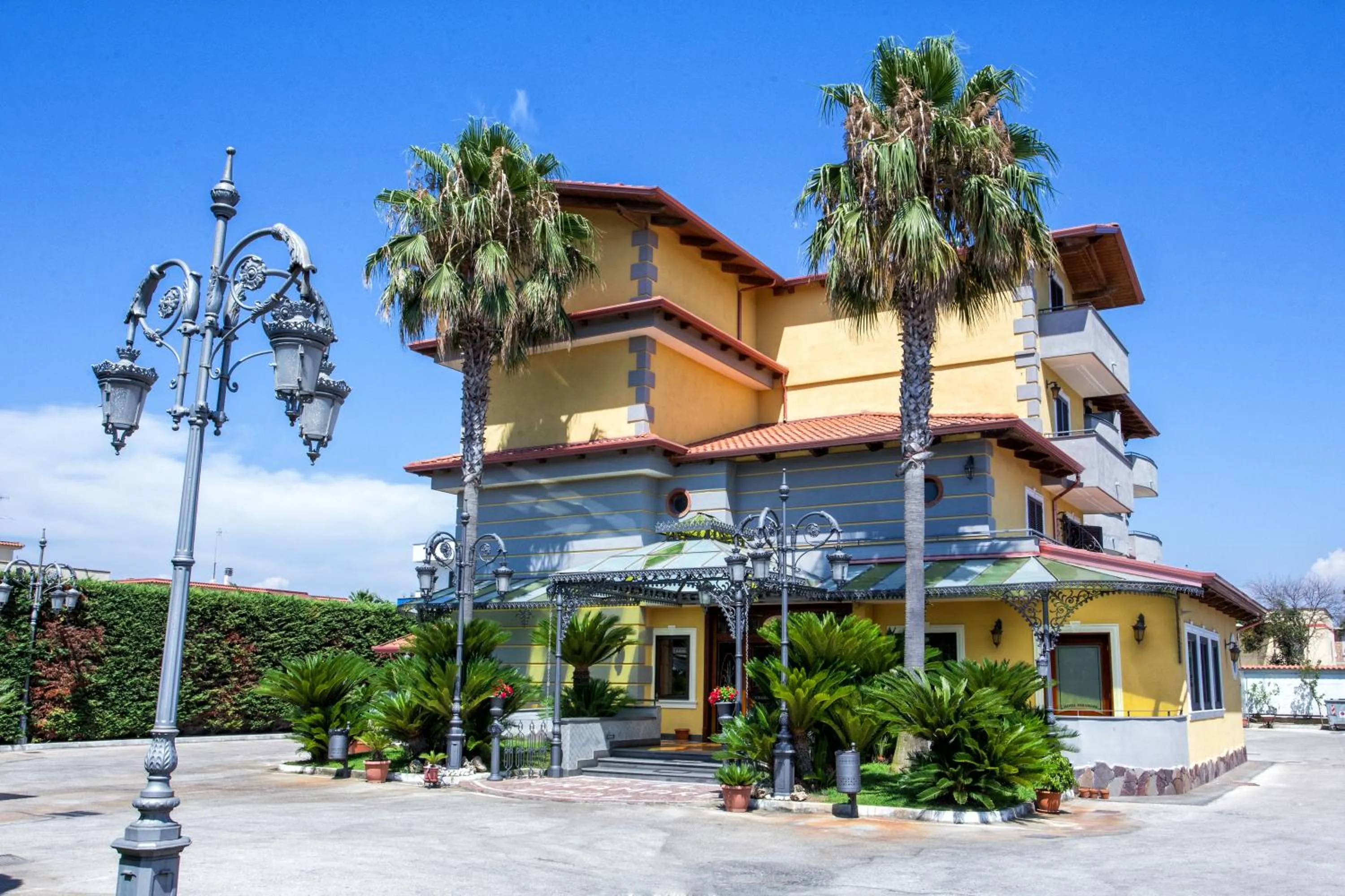 Facade/entrance in Hotel Miramare
