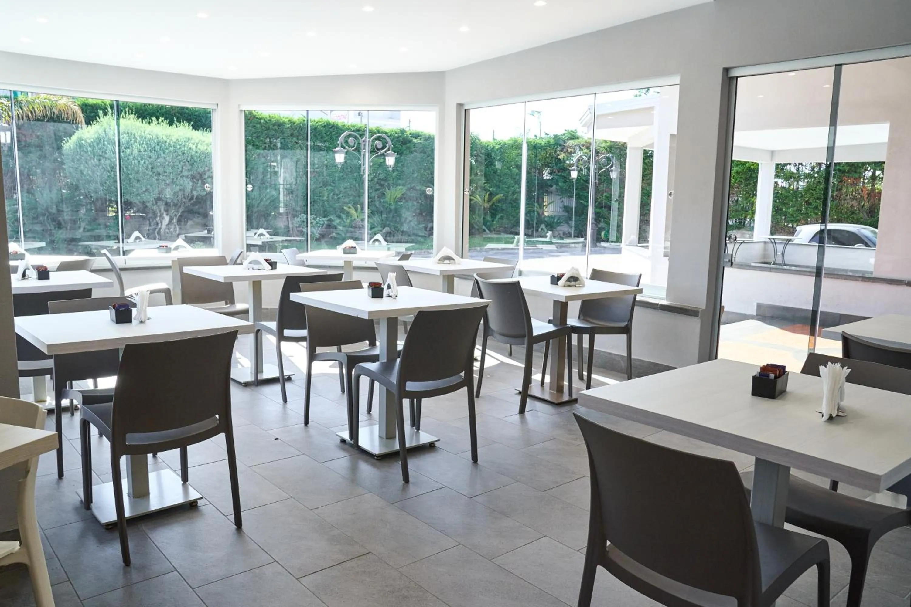 Restaurant/places to eat in Hotel Miramare