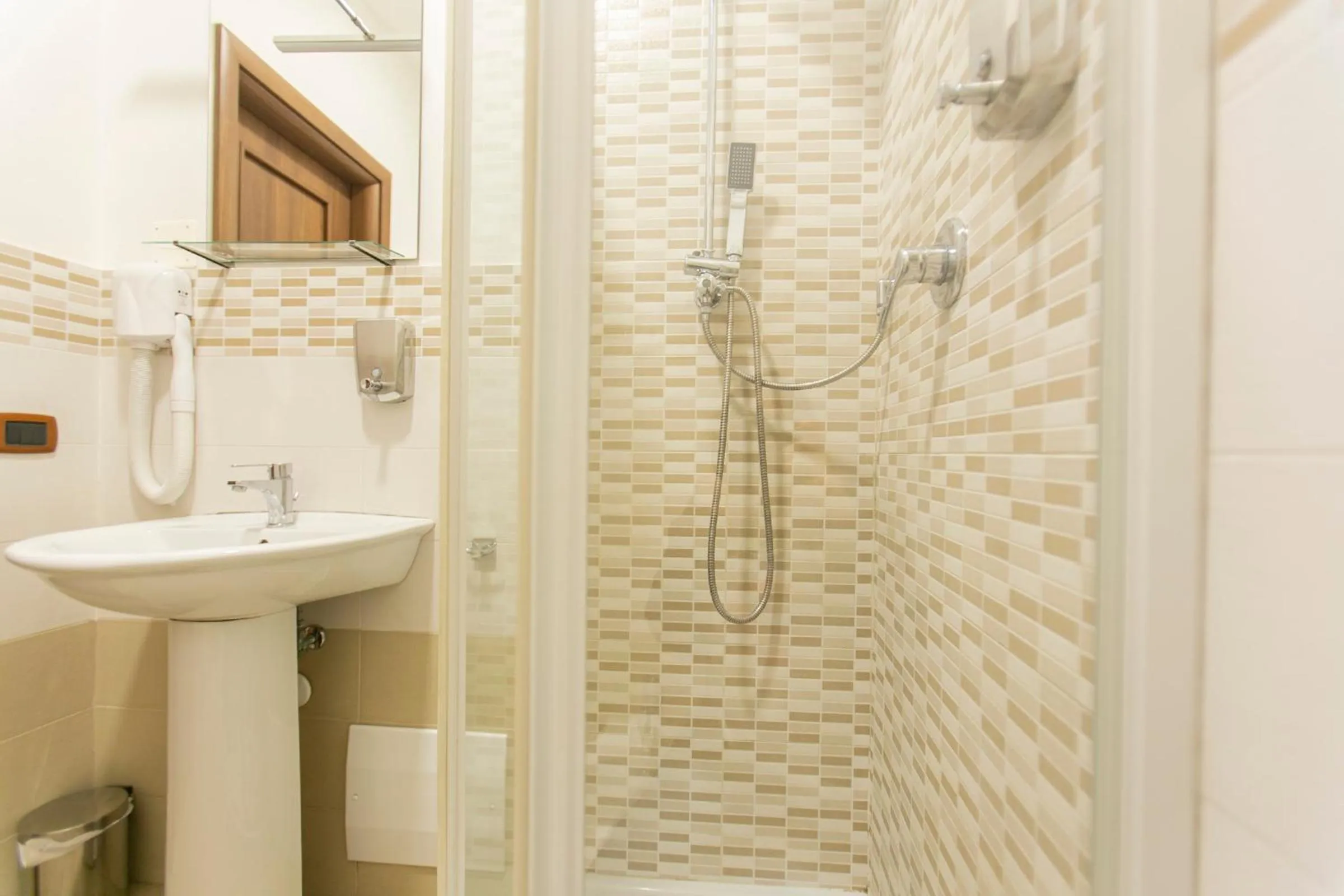 Shower in San Gennaro B&B