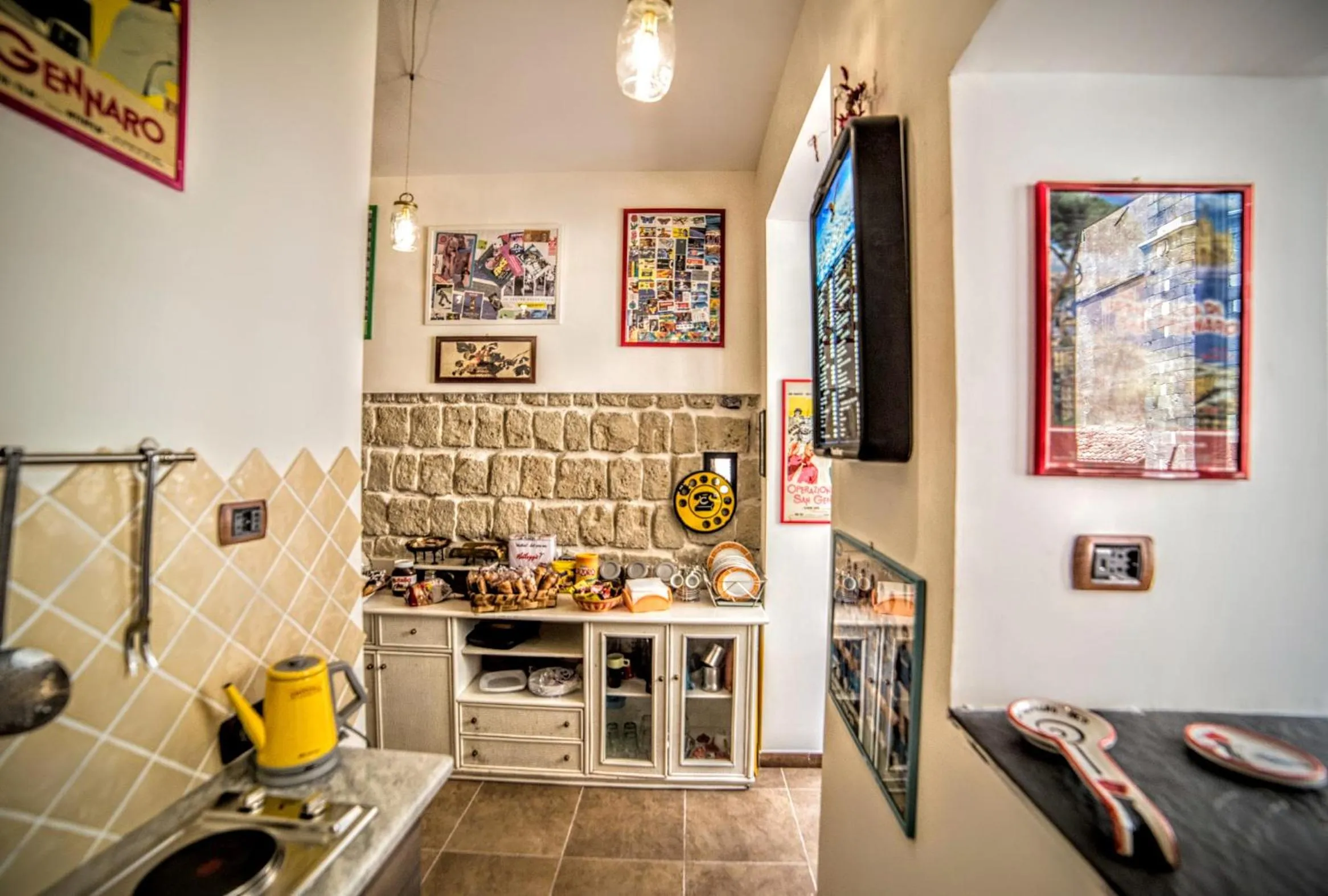 Communal kitchen in San Gennaro B&B