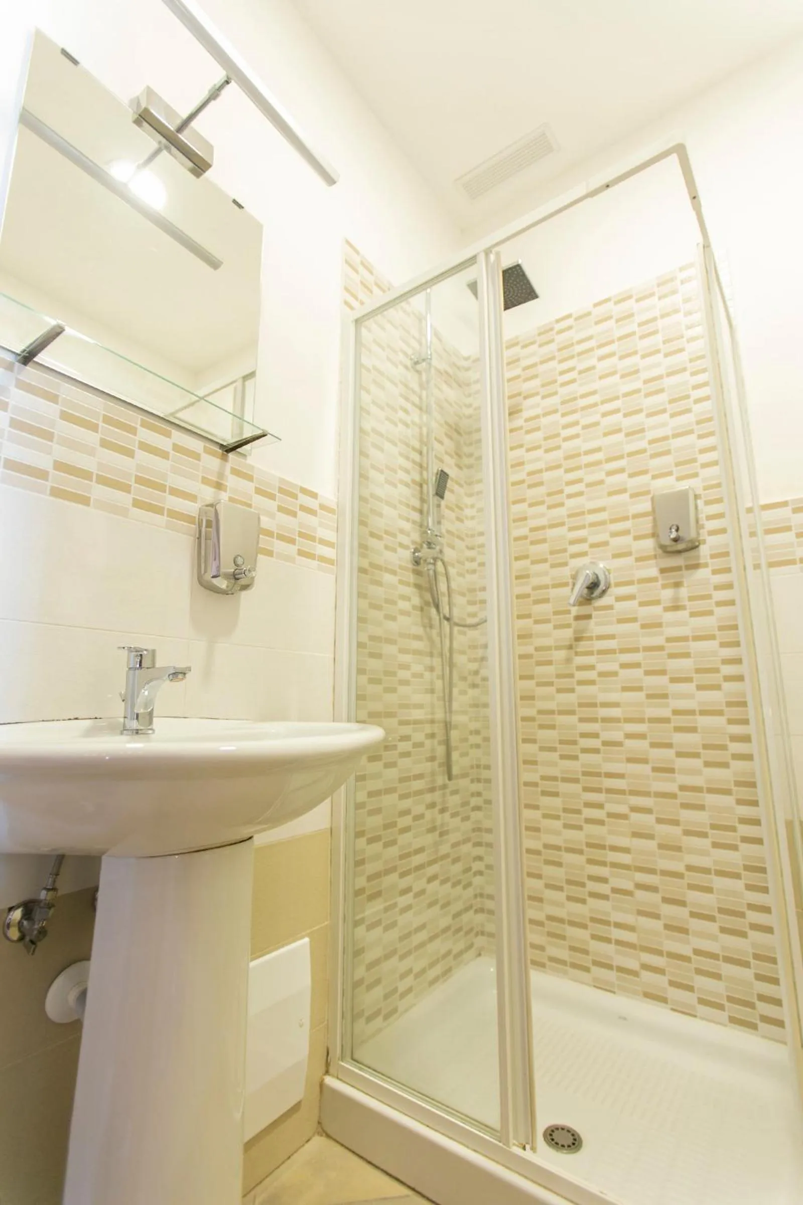 Shower in San Gennaro B&B