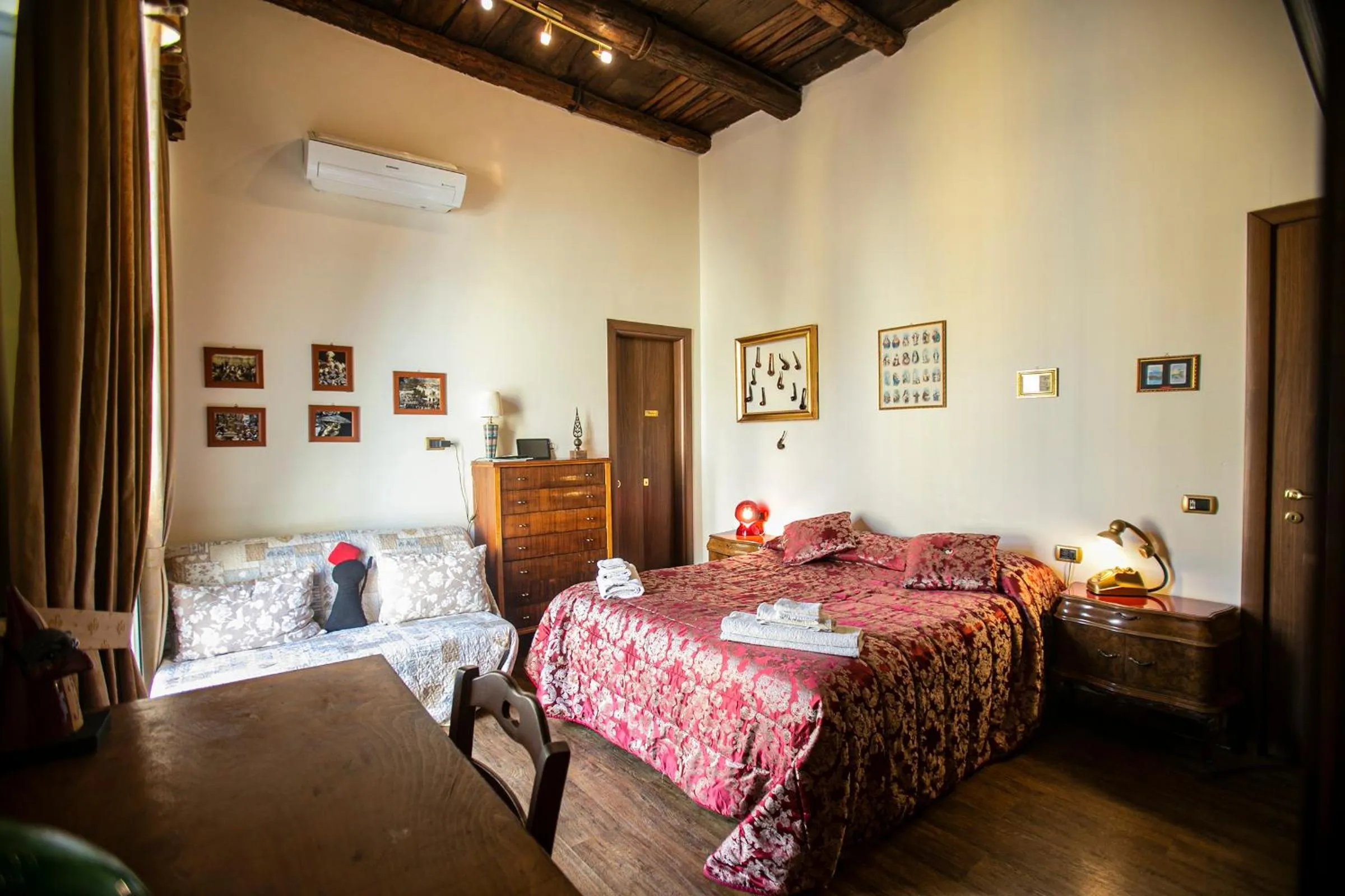 Bed in San Gennaro B&B