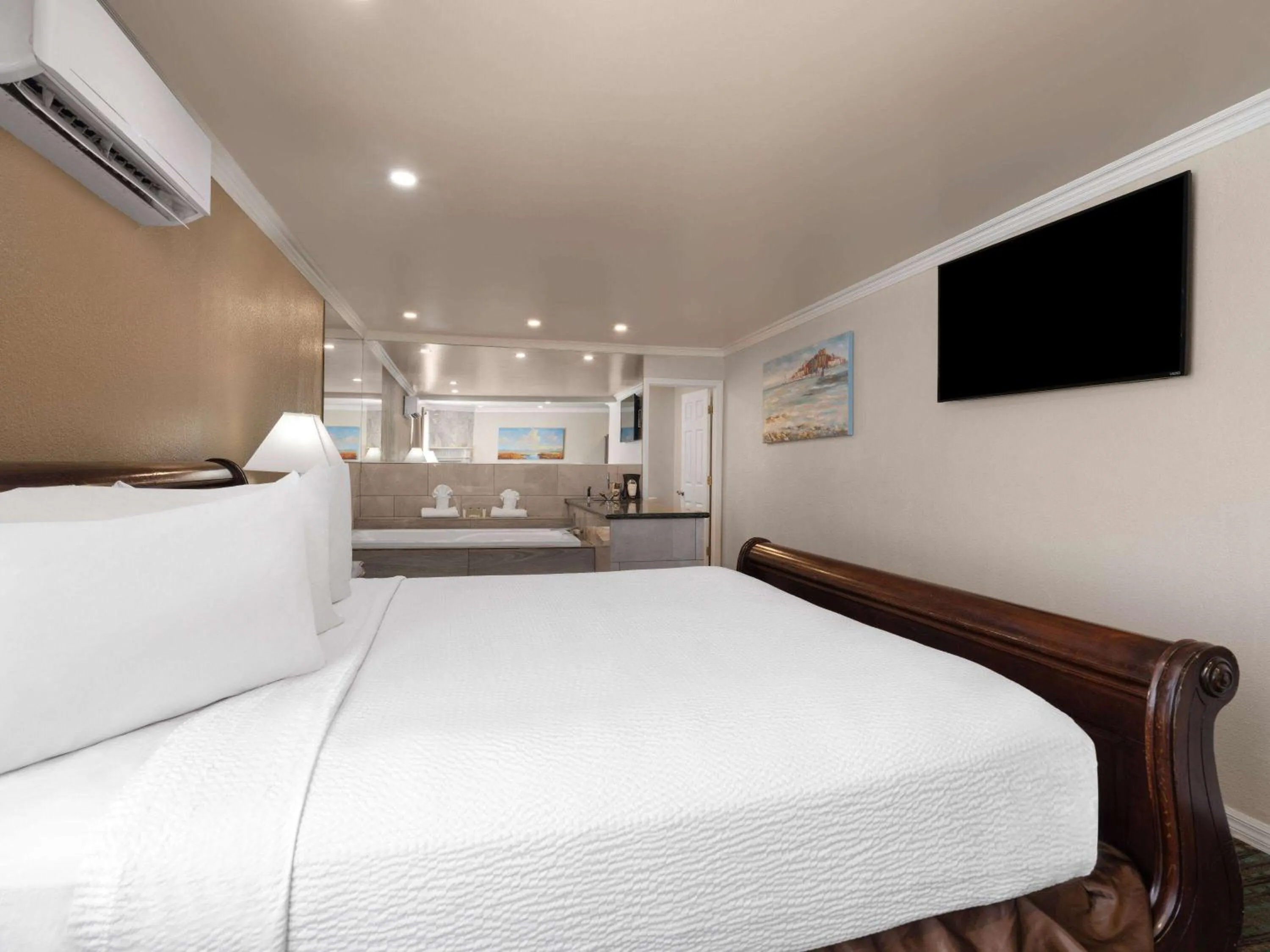 Bath, Bed in Days Inn by Wyndham Las Vegas Airport Near the Strip