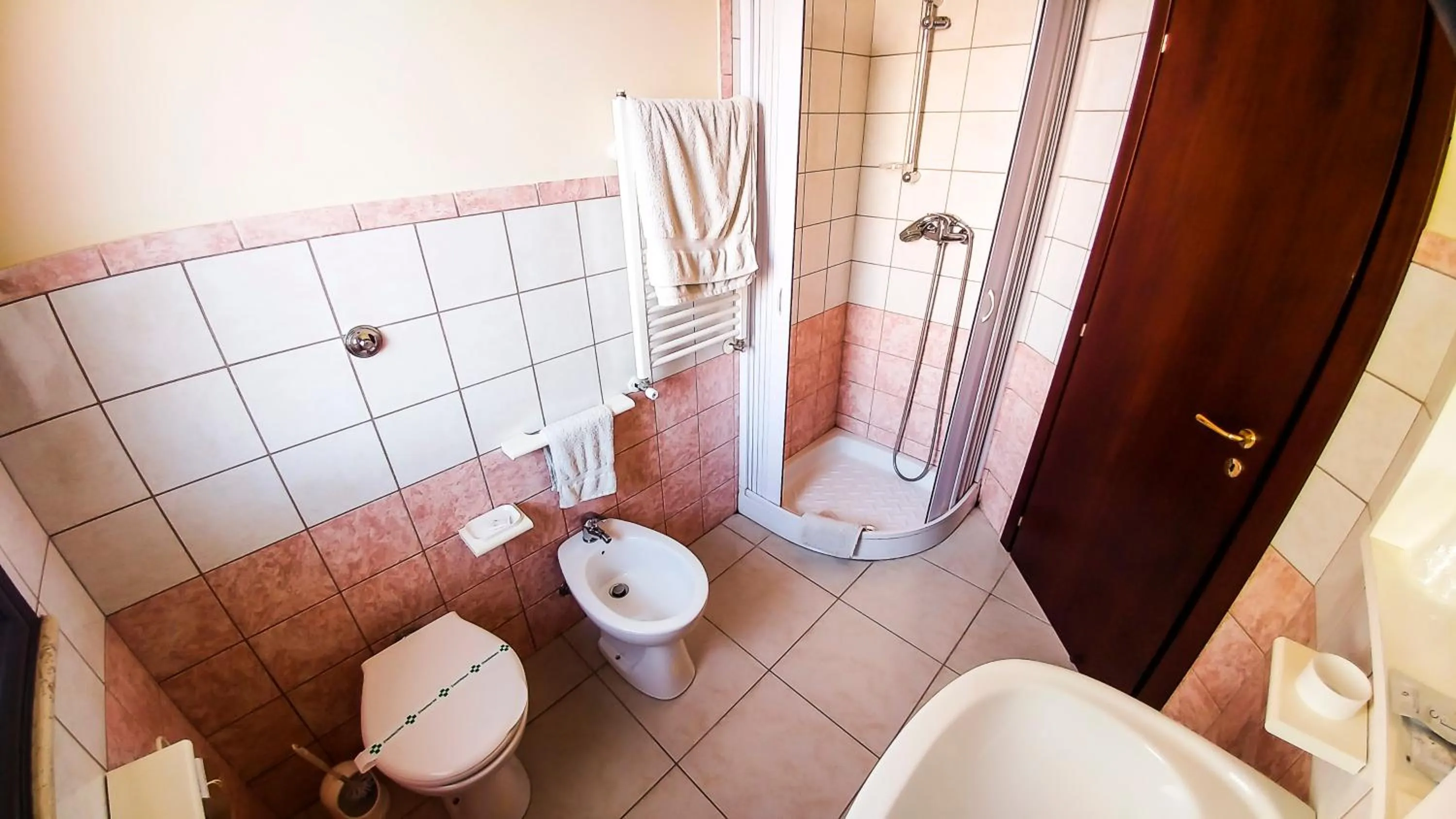 Shower in Villa Jolanda & Carmelo