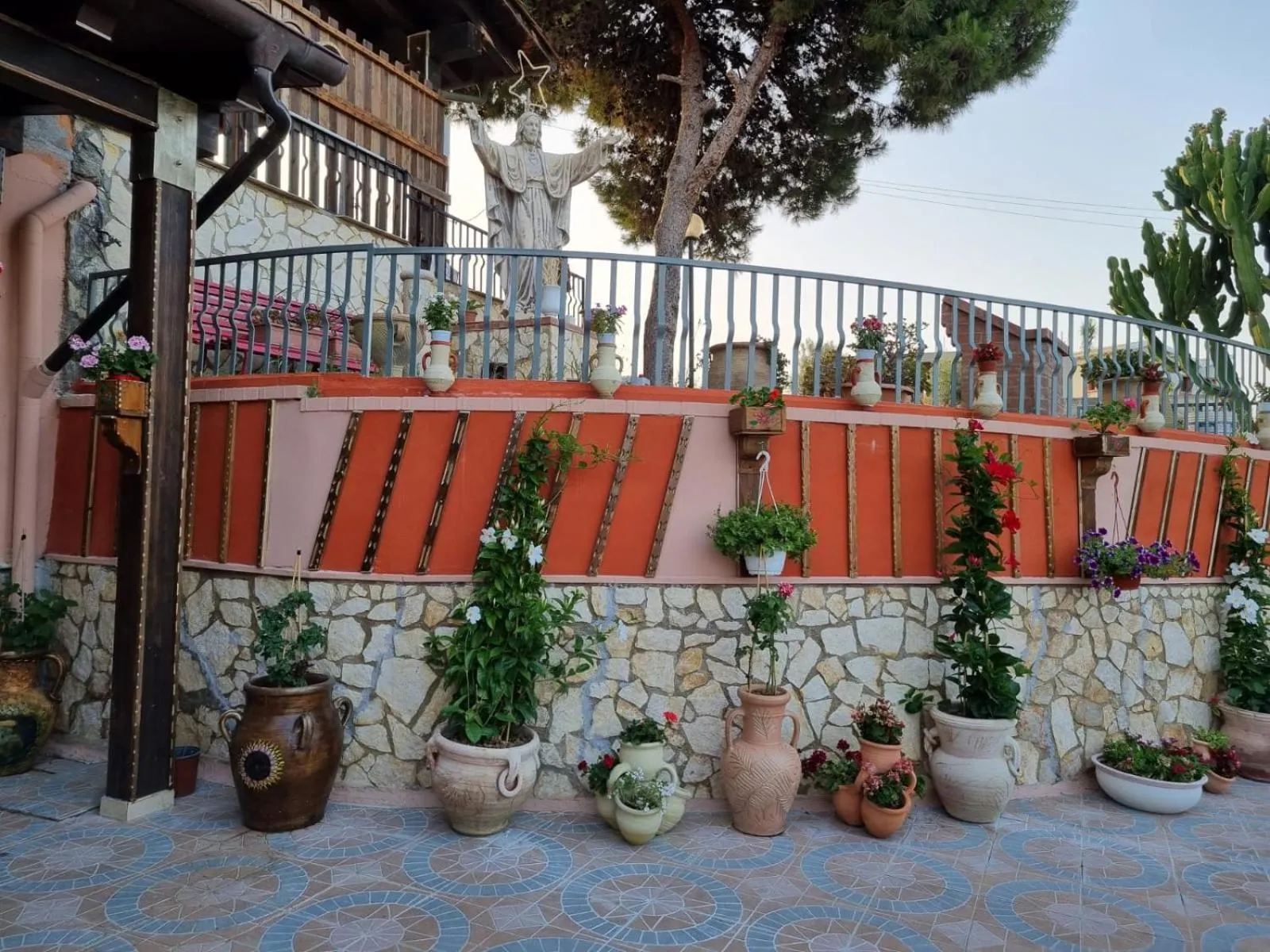 Property building in Villa Jolanda & Carmelo