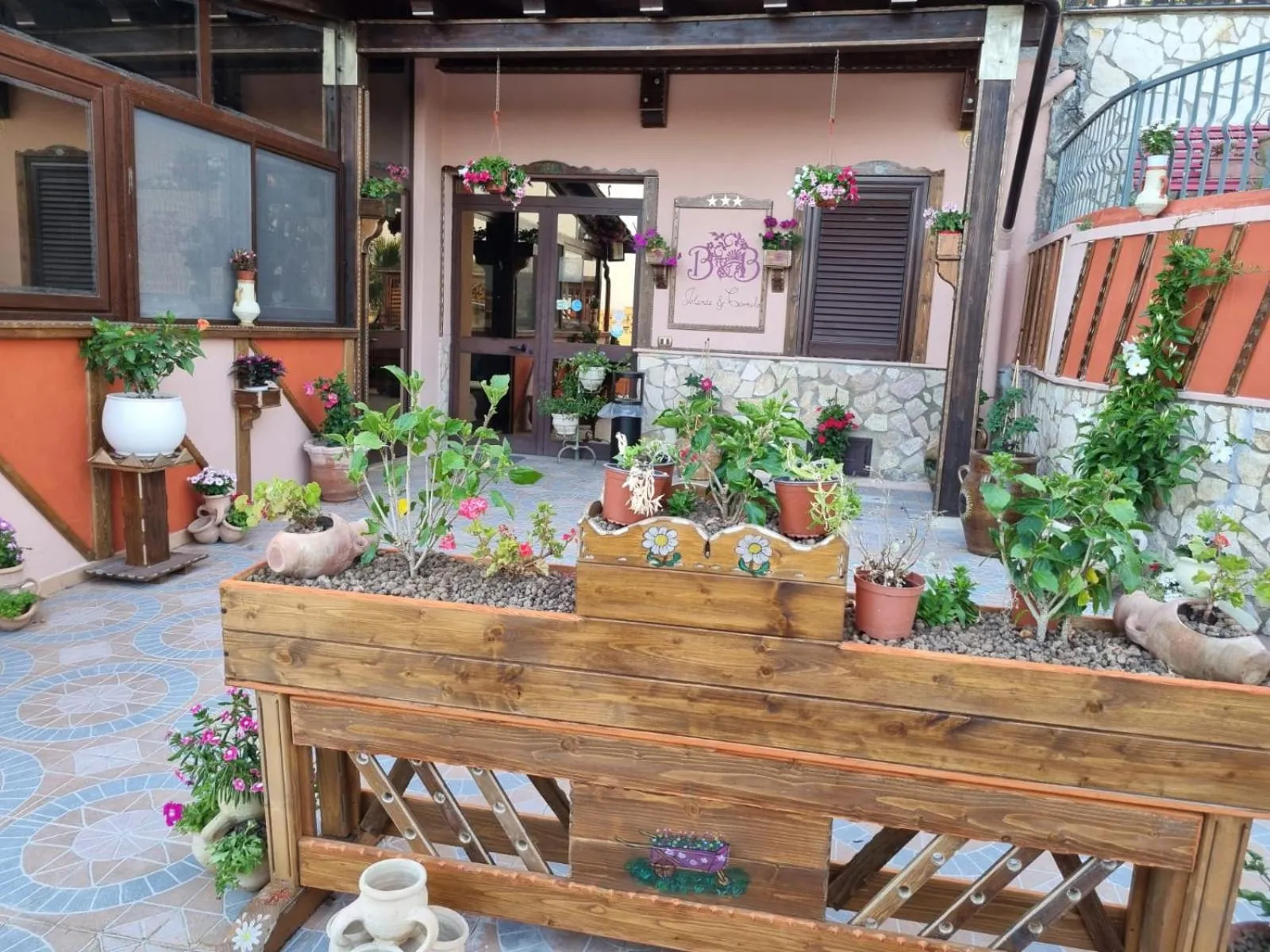 Facade/entrance in Villa Jolanda & Carmelo