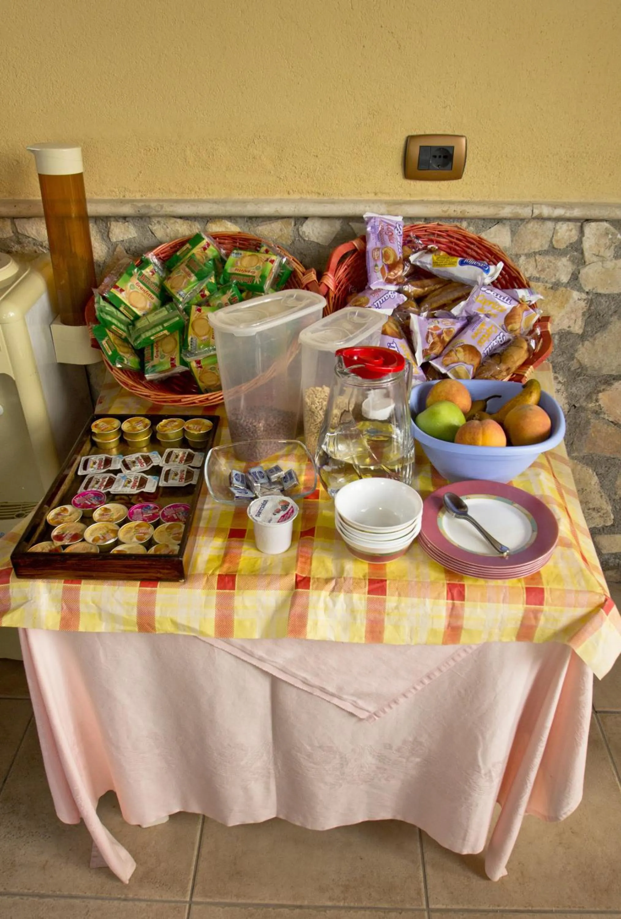 Communal kitchen in Villa Jolanda & Carmelo