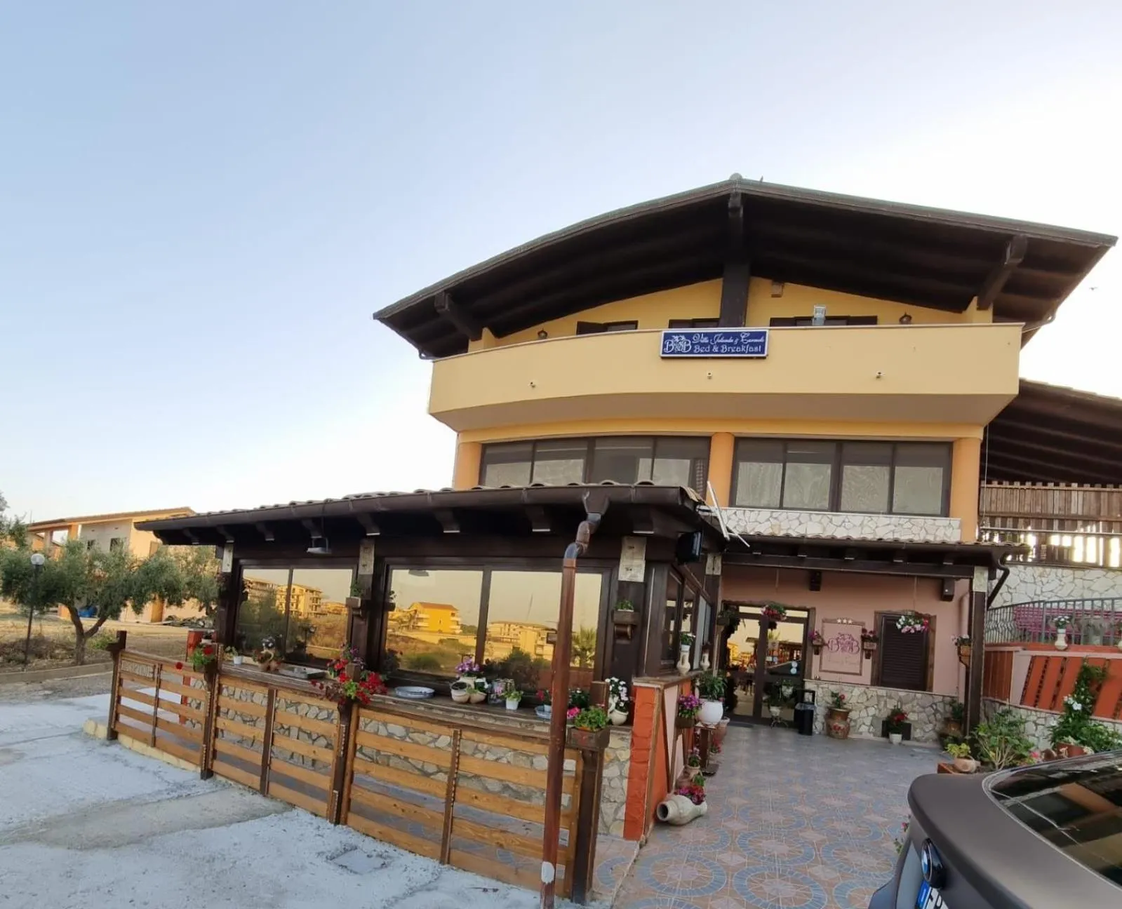 Property logo or sign in Villa Jolanda & Carmelo